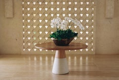 Bahía Dining Table in Solid Oak Top with White Concrete Pedestal Base