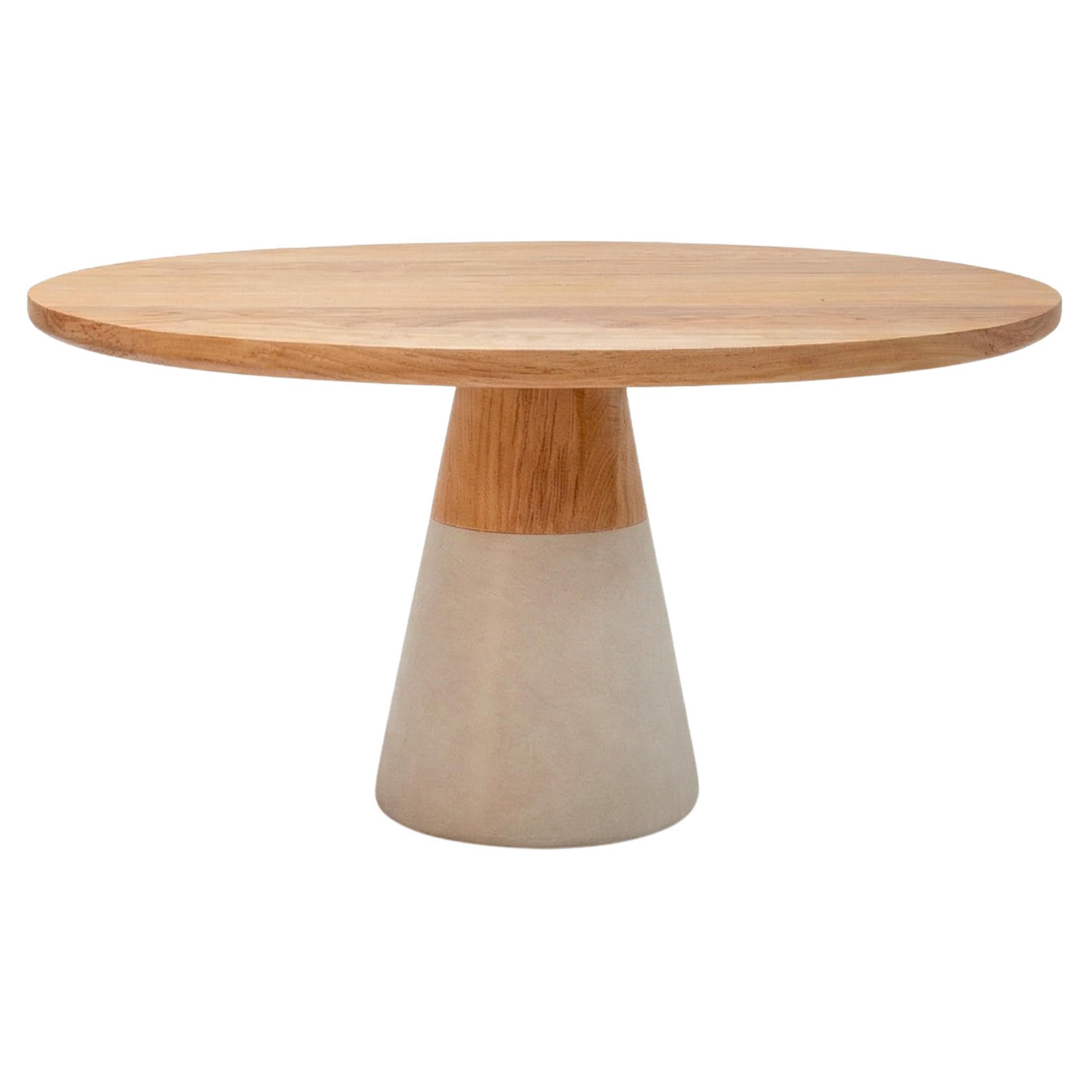 Bahía Dining Table in Solid Oak Top with White Concrete Pedestal Base