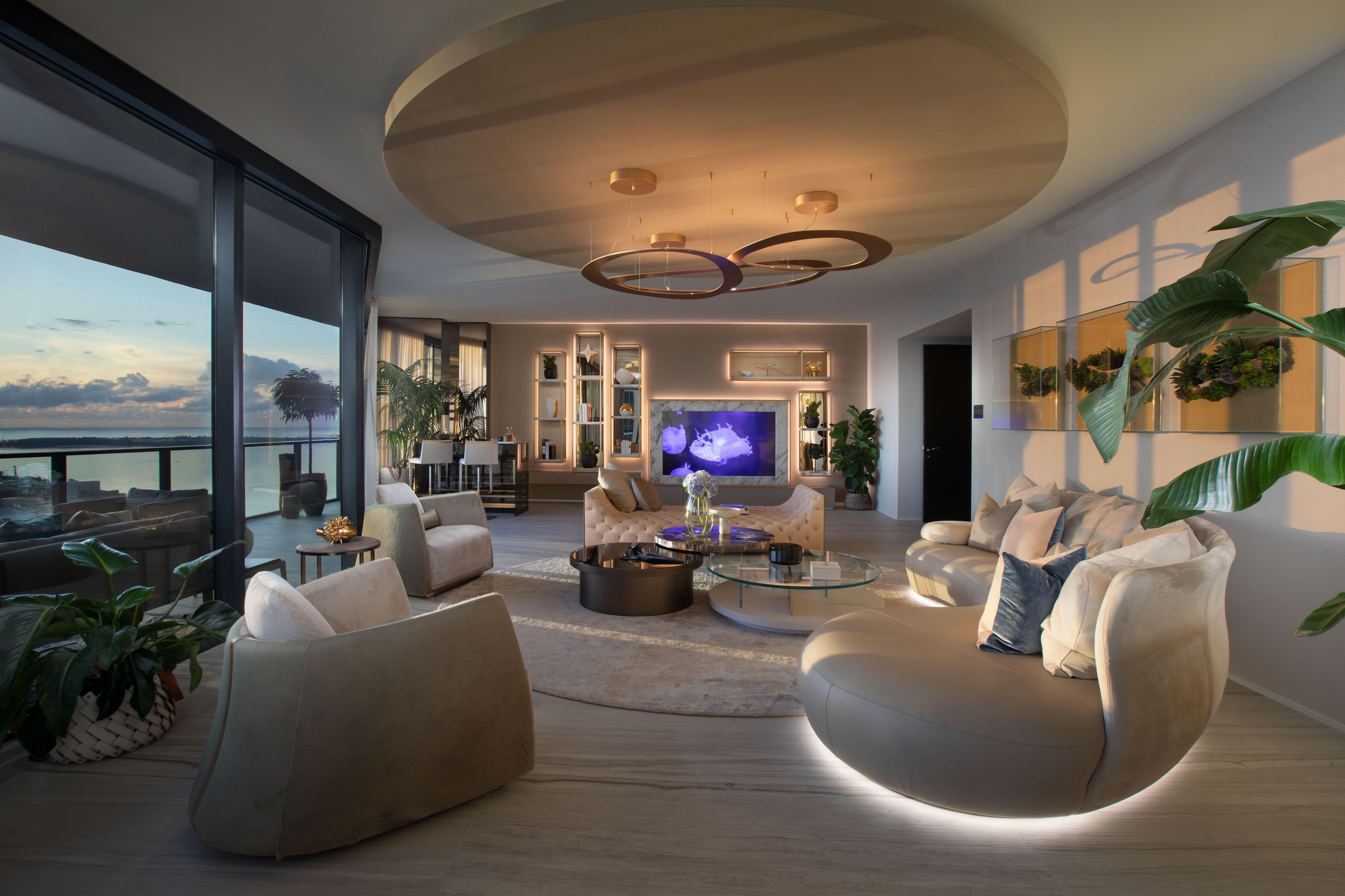 Canapé moderne incurvé Bahia Royal Neuf - En vente à Miami, FL