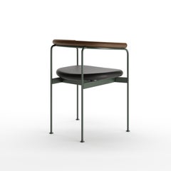 Silla Baia Green de Kensaku Oshiro, Nogal, Piel