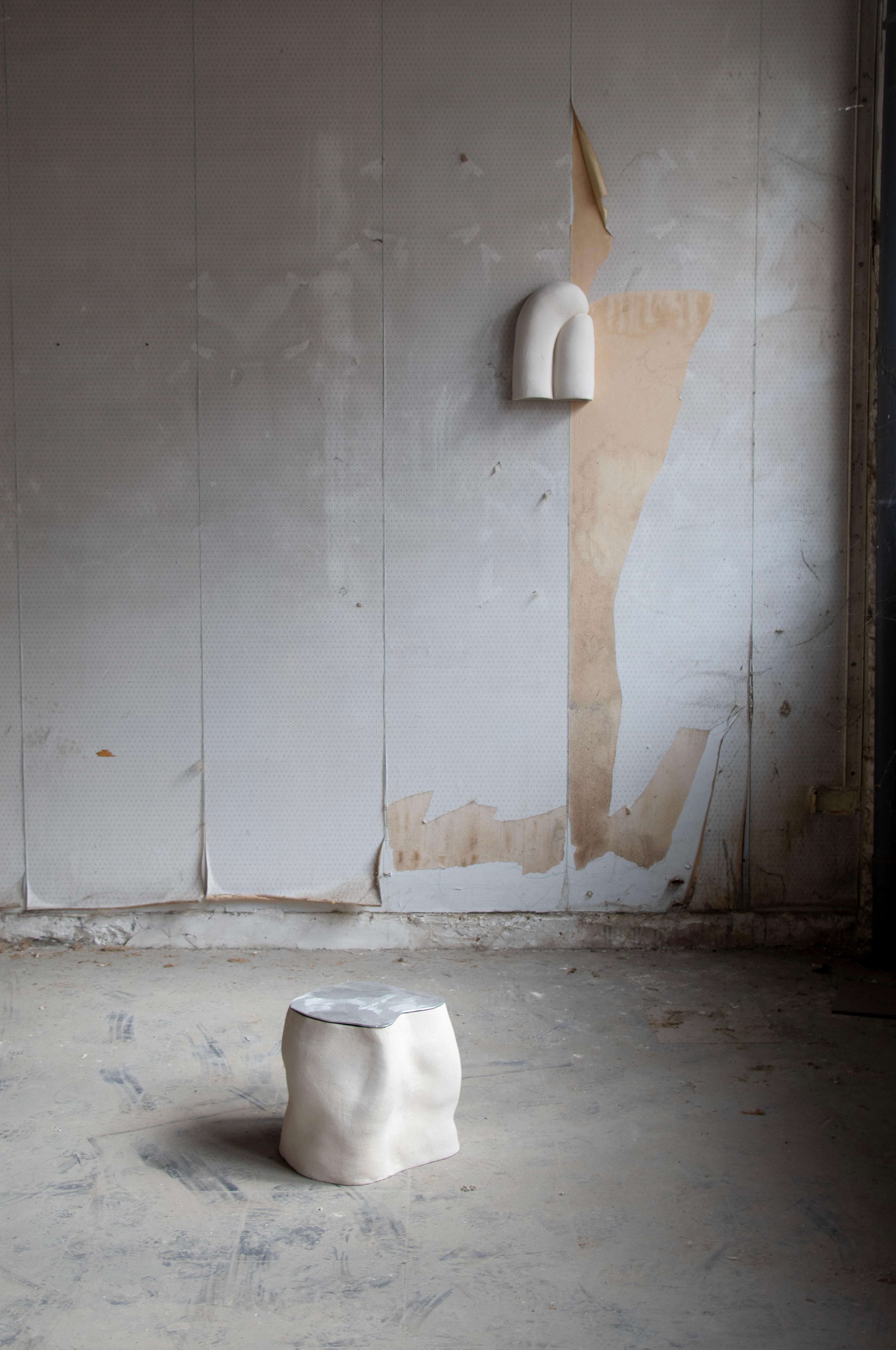 Table d'appoint Baie en grès chamotté et aluminium par Alice Lahana Studio Neuf - En vente à Geneve, CH