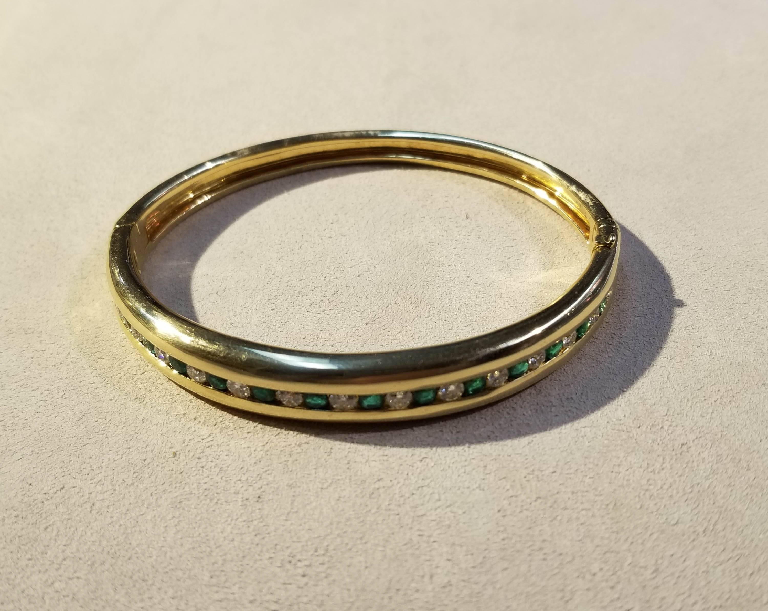 Round Cut Bailey Banks and Biddle 18 Karat Yellow Gold Emerald and Diamond Bracelet For Sale