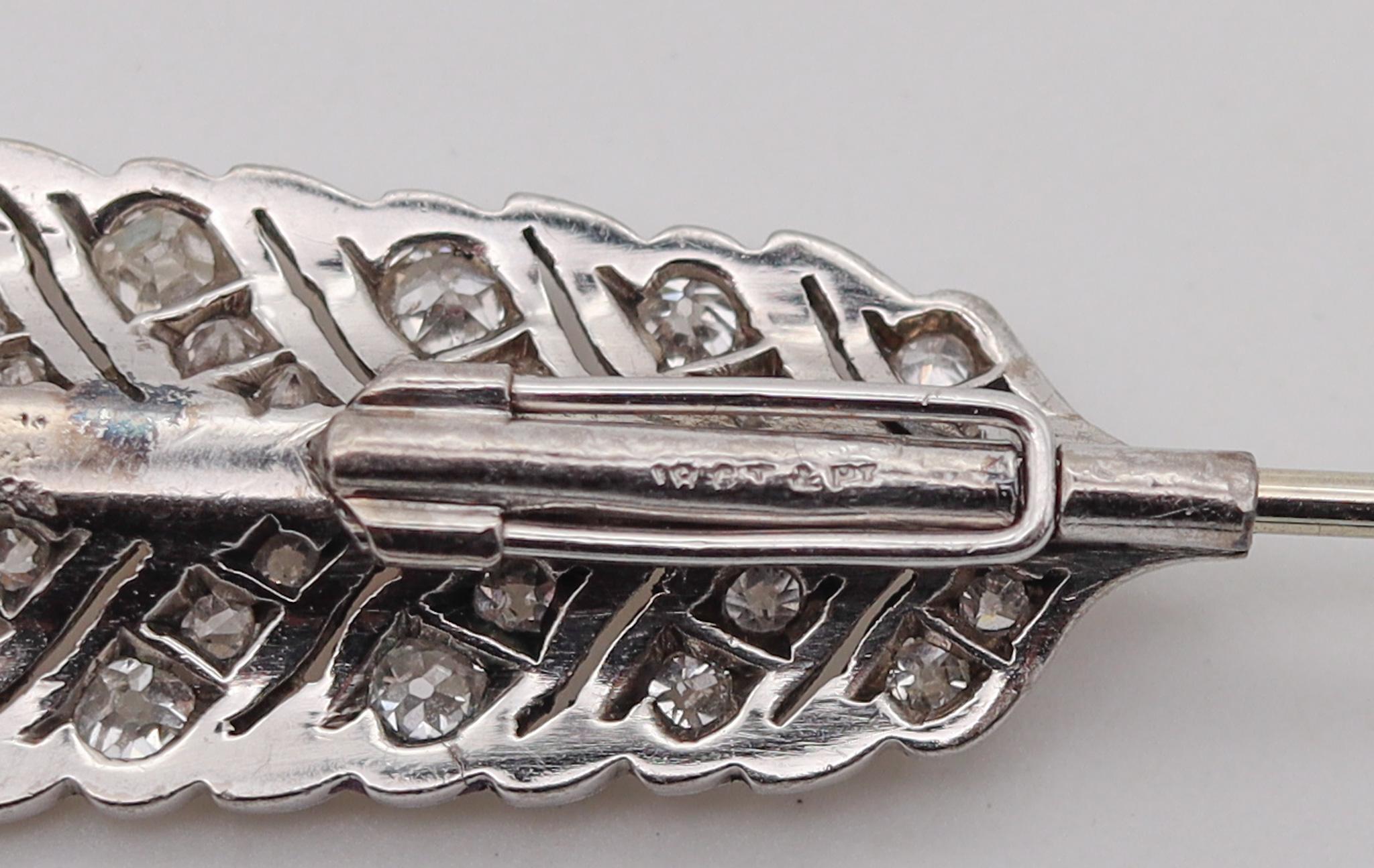 Bailey Banks & Biddle 1925 Art Deco Arrow Jabot In Platinum 18Kt And Diamonds For Sale 2