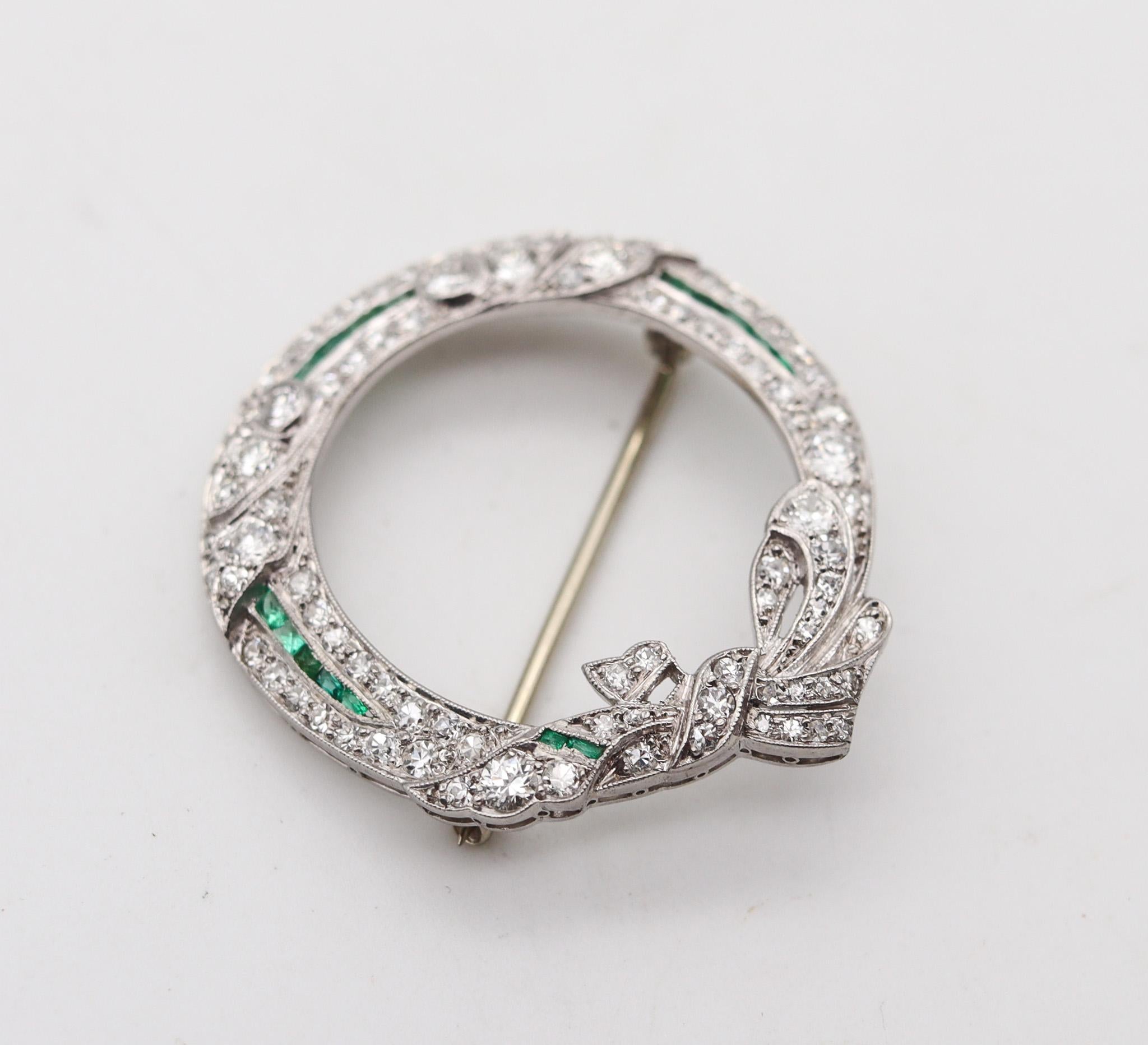 Bailey Banks & Biddle 1925 Art Deco Brooch Platinum 4.74 Cwt. Diamonds & Emerald In Excellent Condition For Sale In Miami, FL