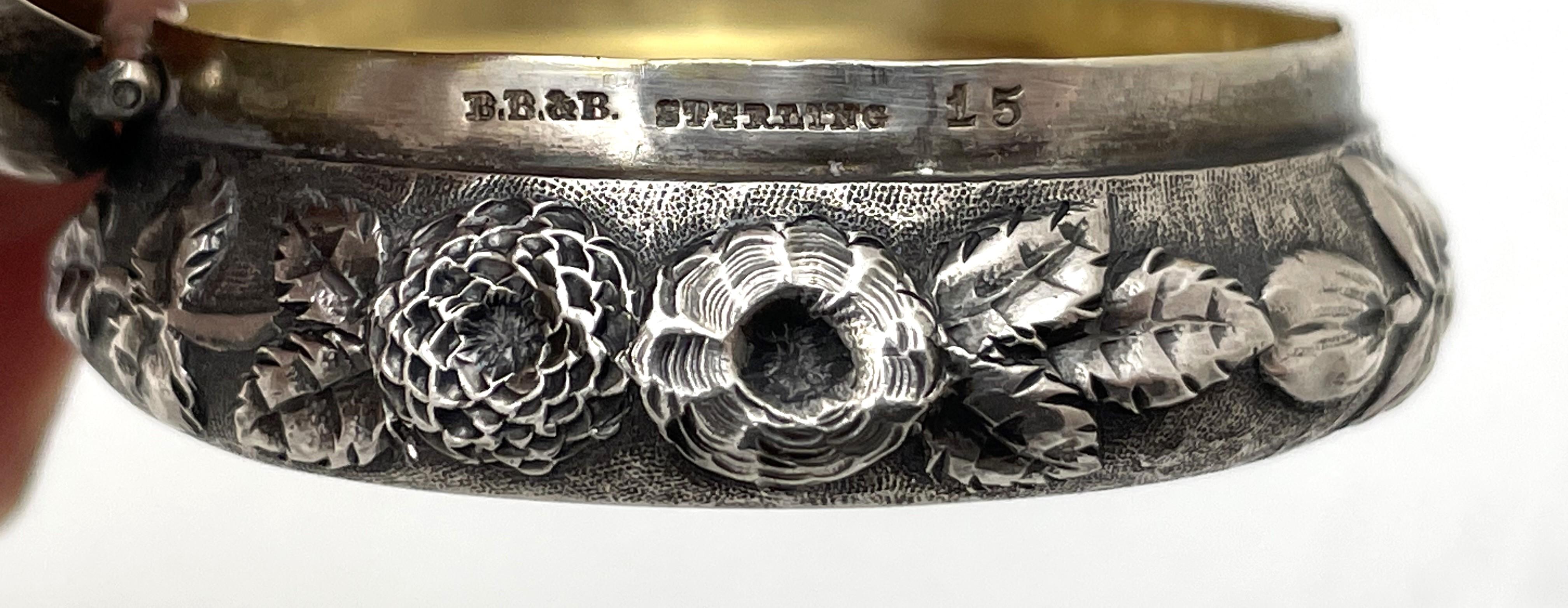 Bailey, Banks & Biddle Repousse Sterling Silver Pill Box from Late 19th Century For Sale 2
