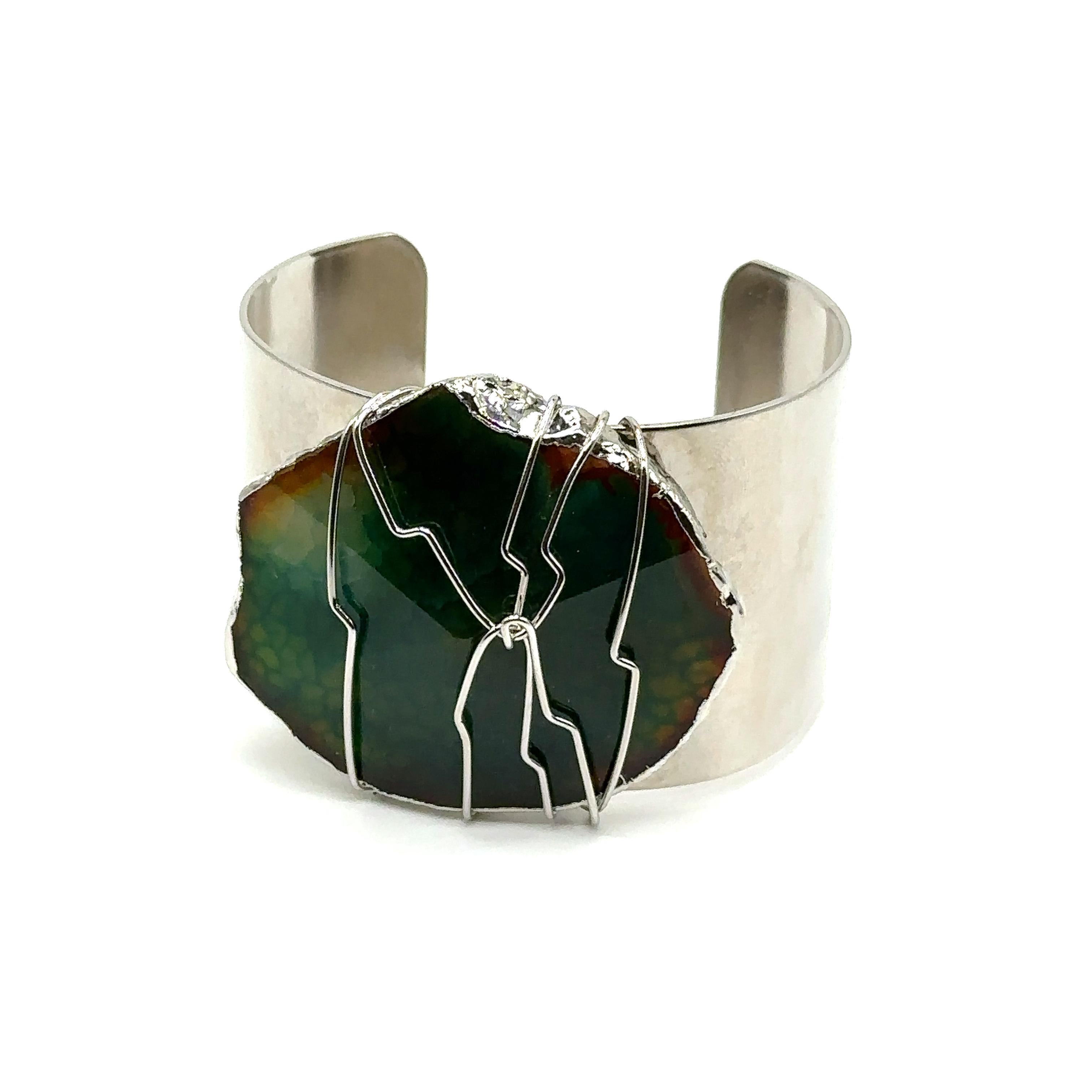 Bailey - Bracelet cuff white rhodium plated with green agate In New Condition For Sale In Forest Hills, NY