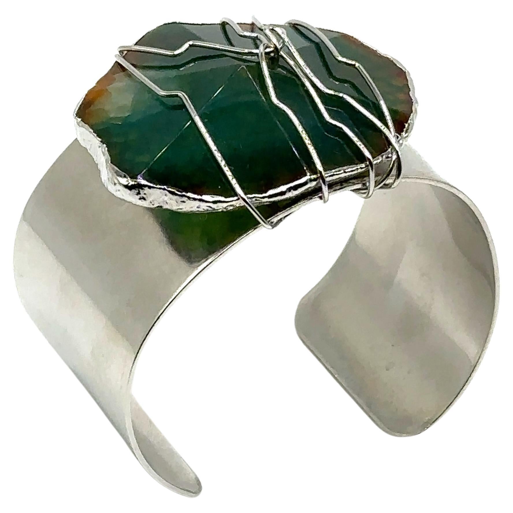 Bailey - Bracelet cuff white rhodium plated with green agate For Sale