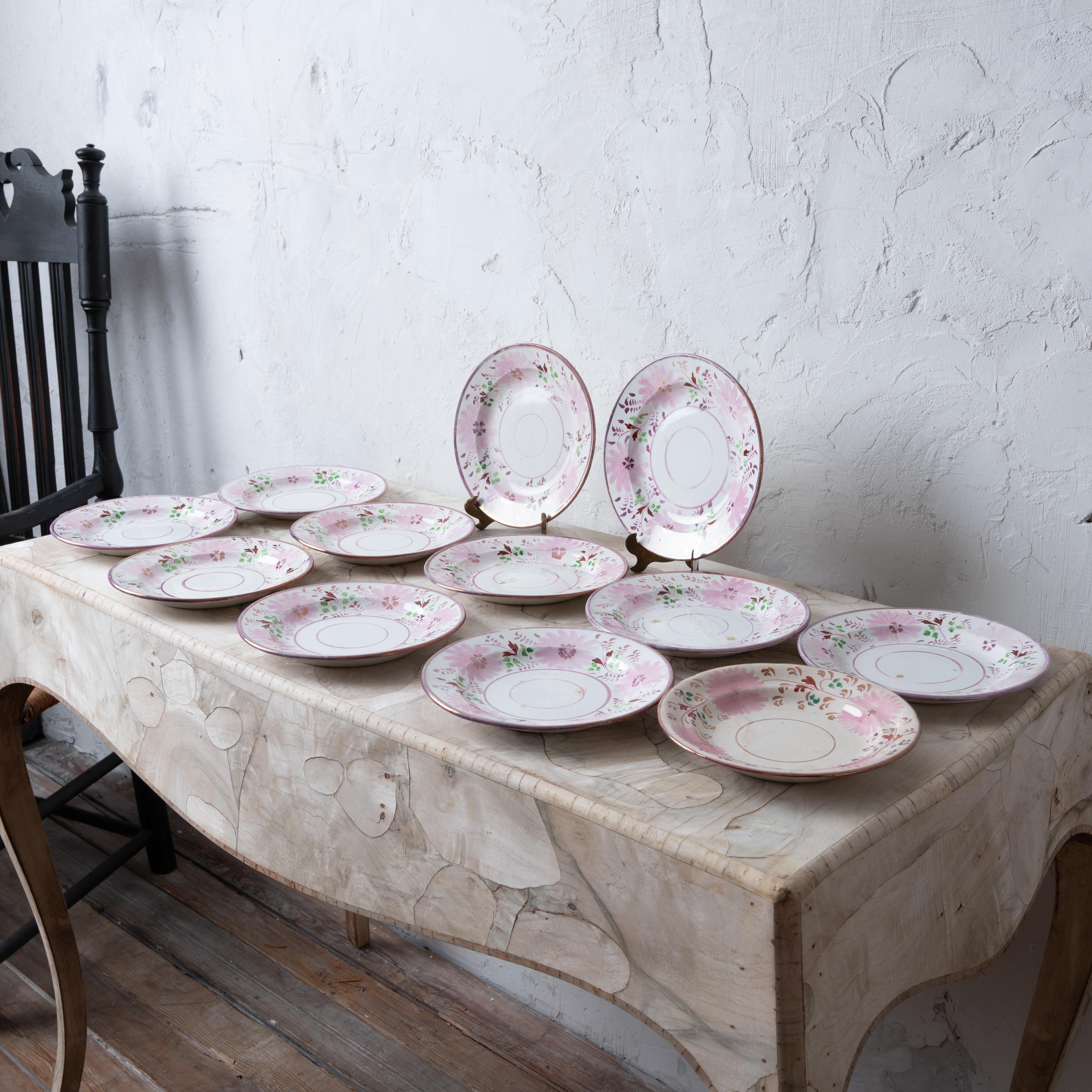 Bailey & Harvey Staffordshire Pink Lustre Untertassen - Satz von 12 (Mittleres 19. Jahrhundert) im Angebot