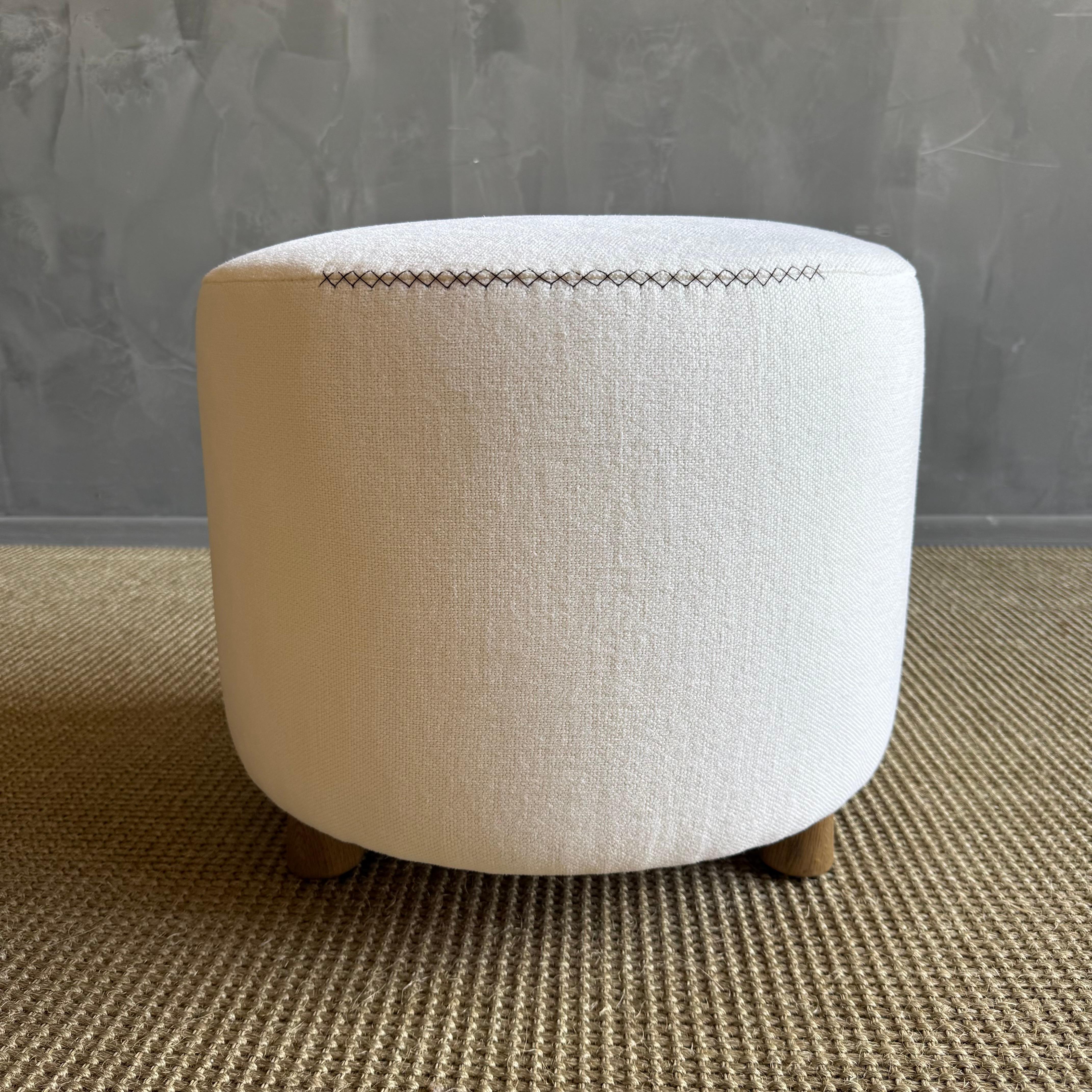 Bailey Natural Hemp Ottoman with Oak Legs en vente 4