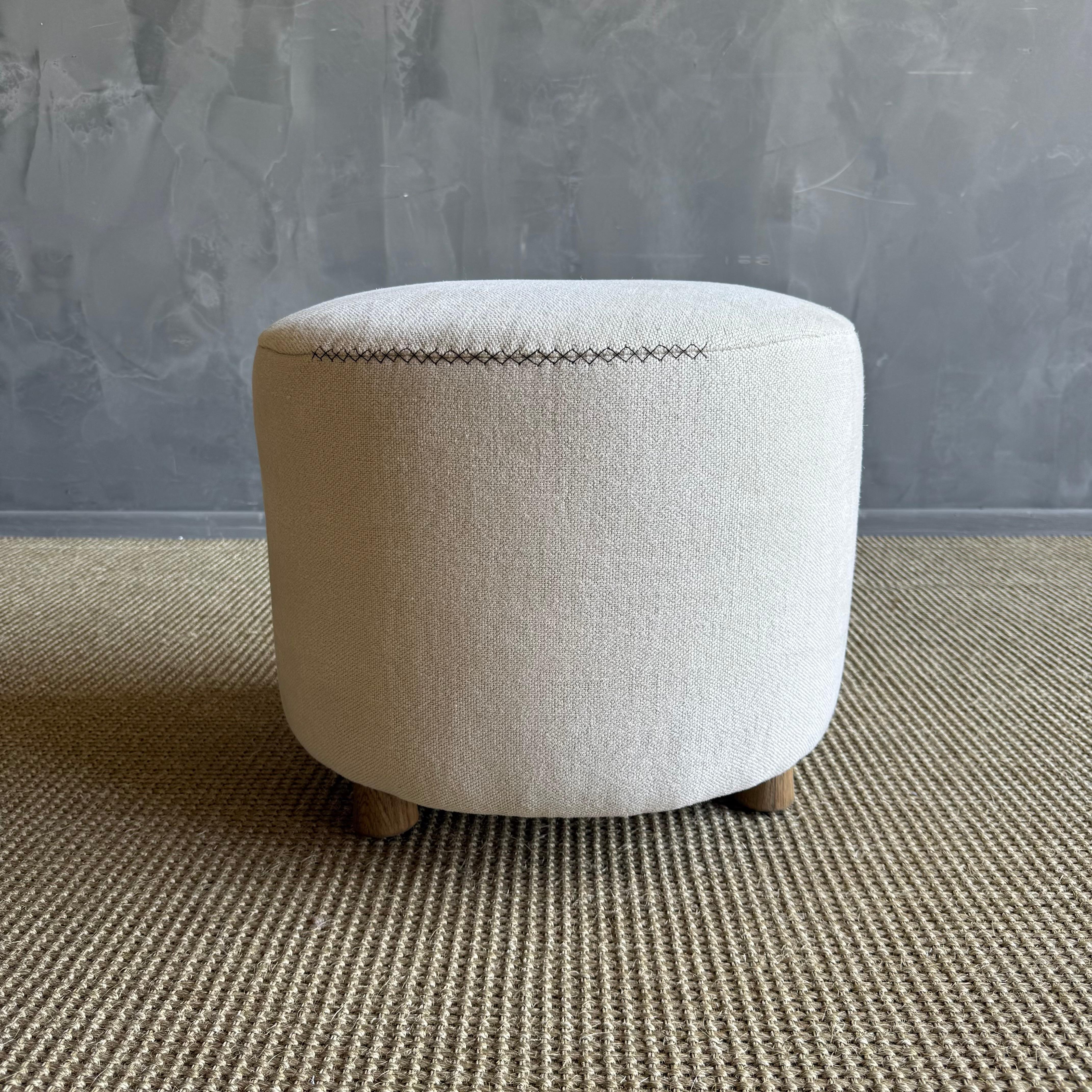 Organique Bailey Natural Hemp Ottoman with Oak Legs en vente