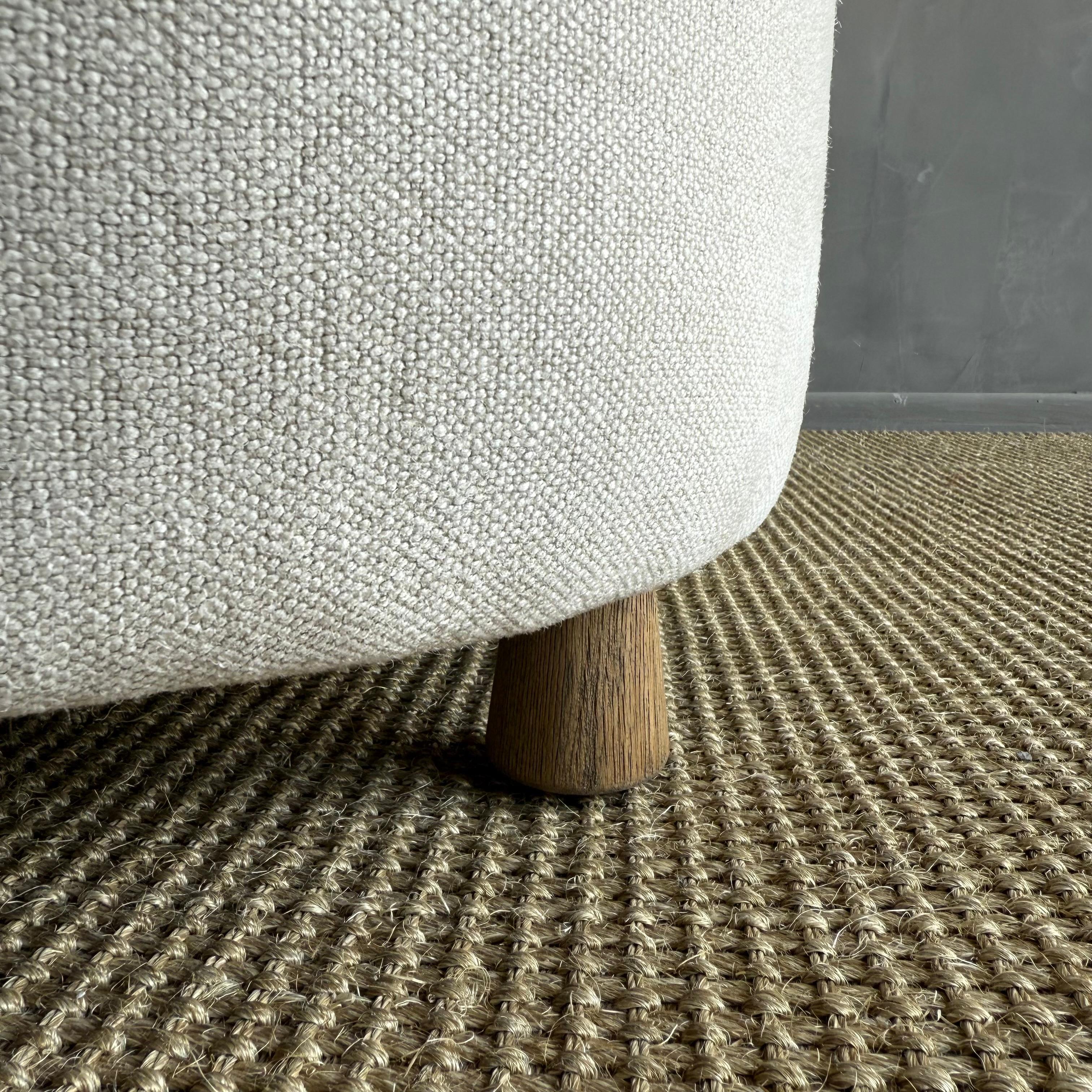 Chanvre Bailey Natural Hemp Ottoman with Oak Legs en vente