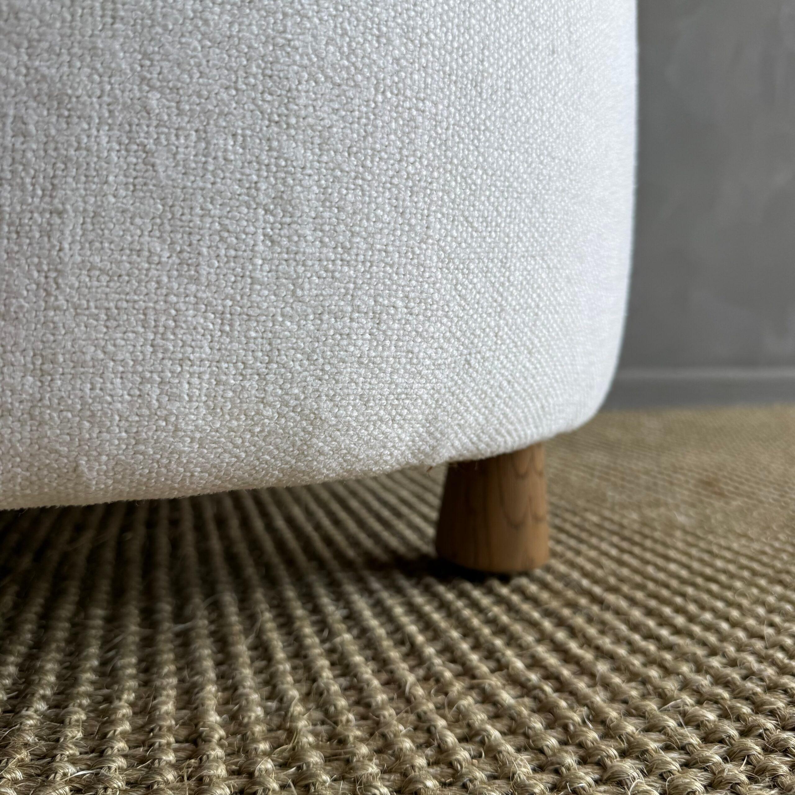 Pouf in canapa Bailey Oyster con gambe in Oak in vendita 1