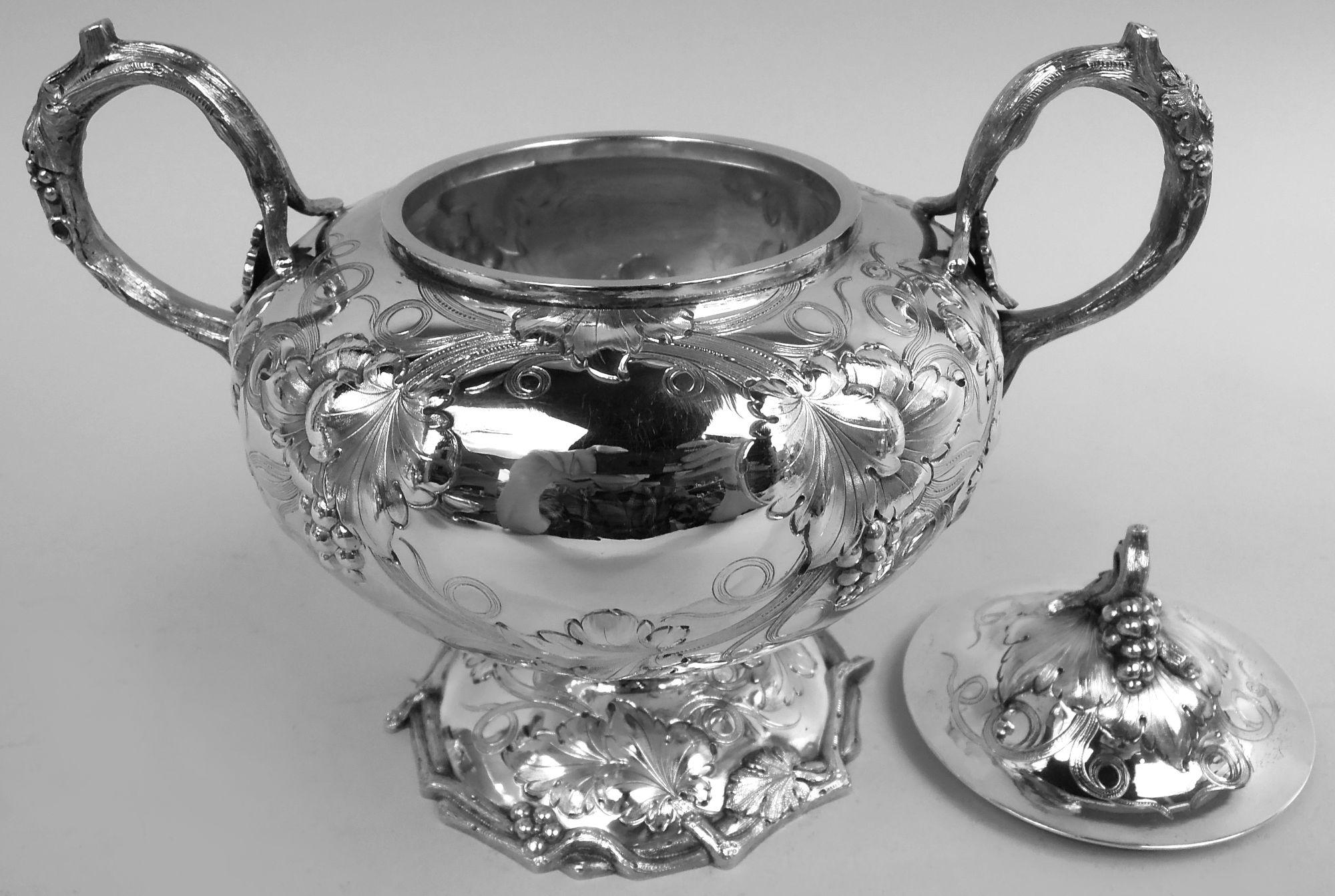 Bailey viktorianisches klassisches Münzsilber Trauben-Couchtisch & Tee-Set aus Weinrebenholz im Angebot 9