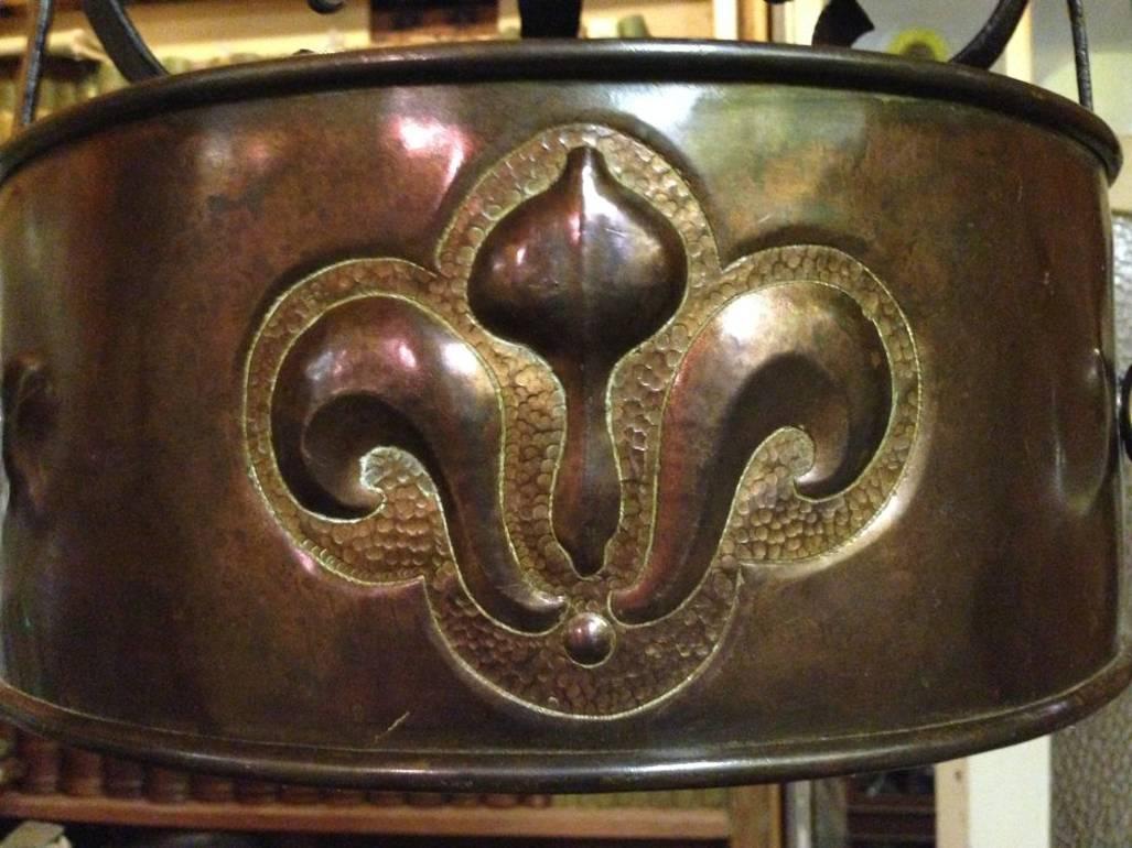XIXe siècle Plafonnier Arts & Crafts en cuivre et fer forgé fait à la main de M H Baillie Scott en vente