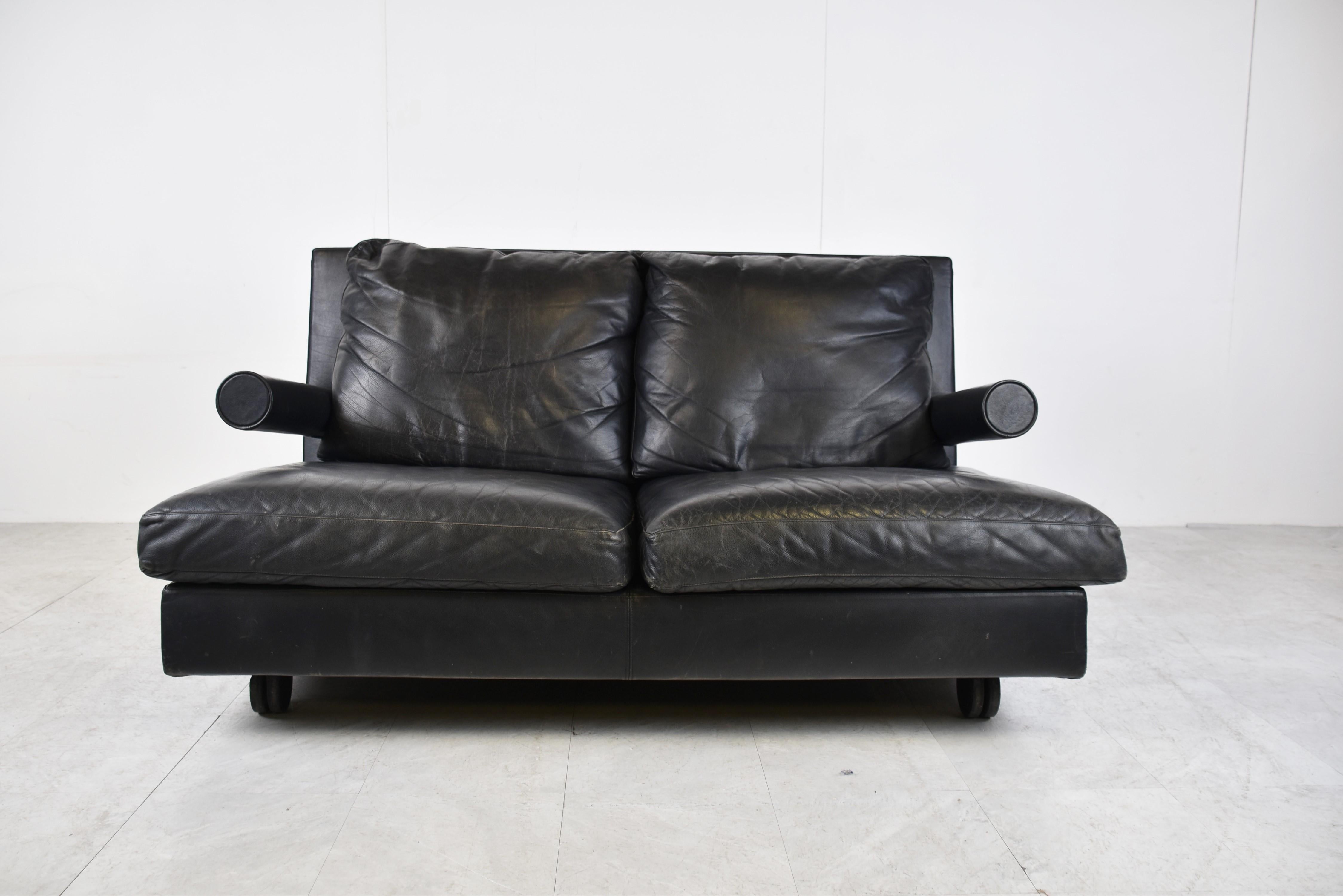 Rare vintage 'Baisity' sofa designed by Antonio Citterio for B&B Italia.

This two seater sofa has the recognisable armrests, typical for this sofa.

Original leather.

Good overall condition

1980s - Italy

Dimensions: 
Width: