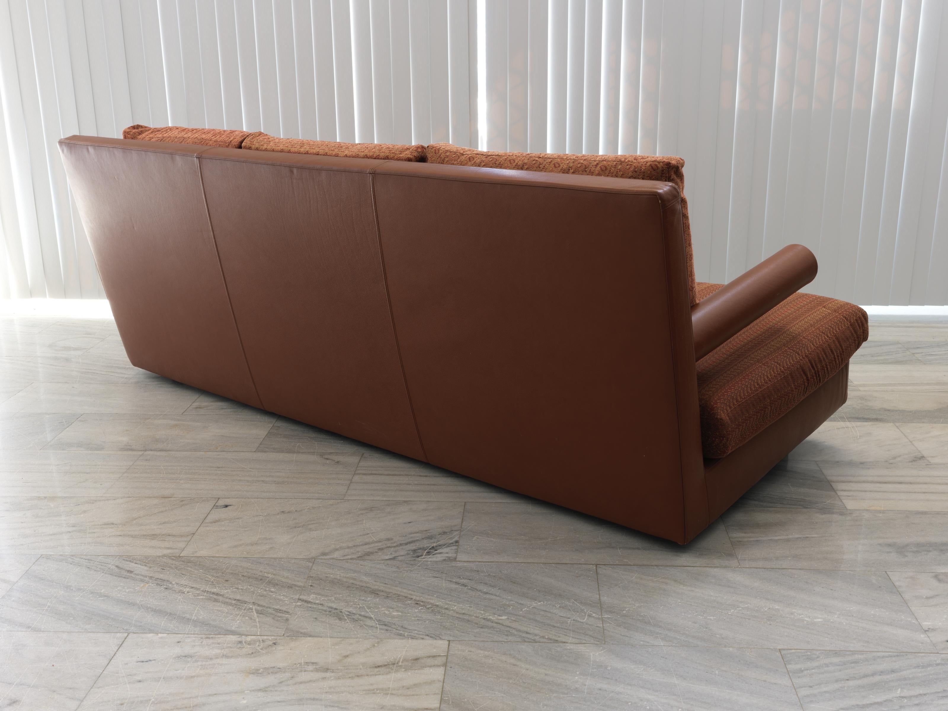 Late 20th Century Baisity sofa designed by Antonio Citterio for B&B Italia, 1980s. For Sale