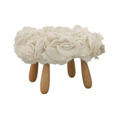 Sgabello "Baita", di Inês Schertel, design contemporaneo brasiliano