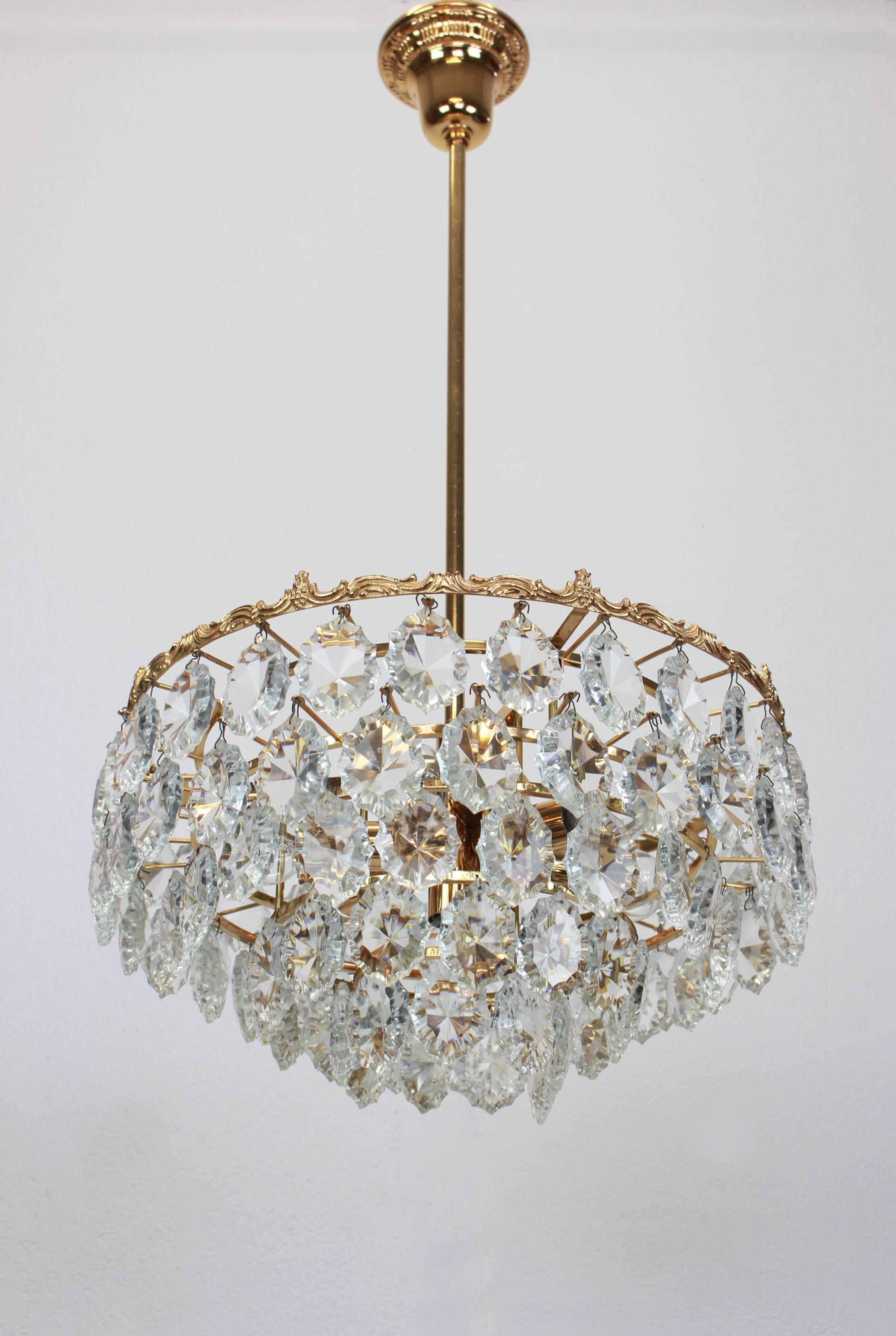 Bakalowits Chandelier, Brass and Crystal Glass, Austria, 1960s In Good Condition For Sale In Aachen, NRW
