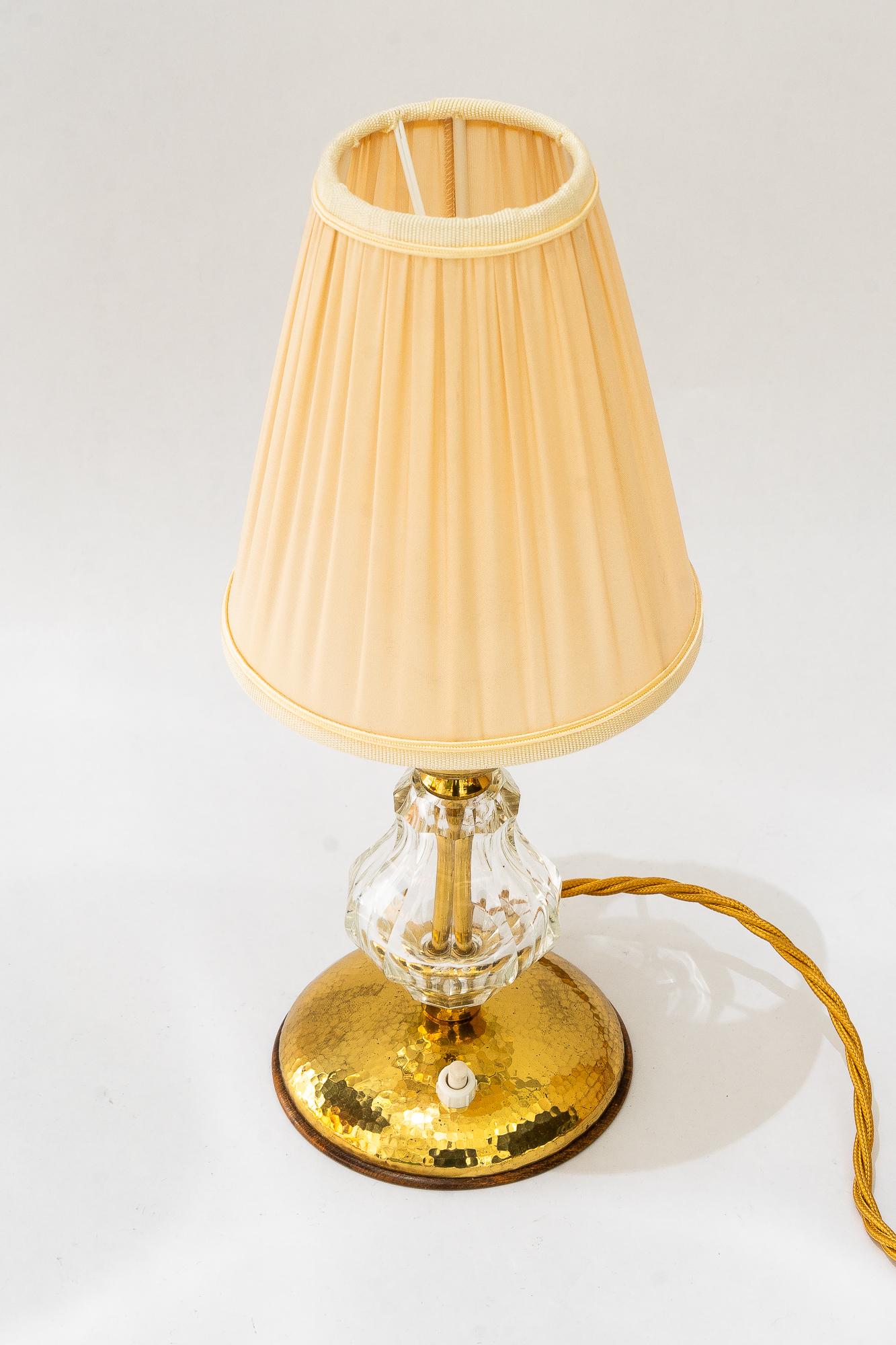 Lampe de table en verre Bakalowits avec abat-jour en tissu vienne vers 1950
Etat original
L'abat-jour est remplacé ( New )