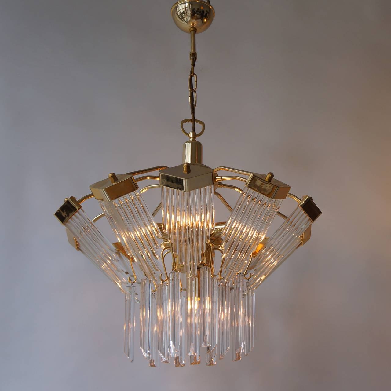 Bakalowits gold-plated crystal chandelier.
Very exclusive and high quality chandelier by Bakalowits & Sohne from the 1960s. It is made of handcut crystals and a gold-plated frame. Excellent condition with very little patina on top of the