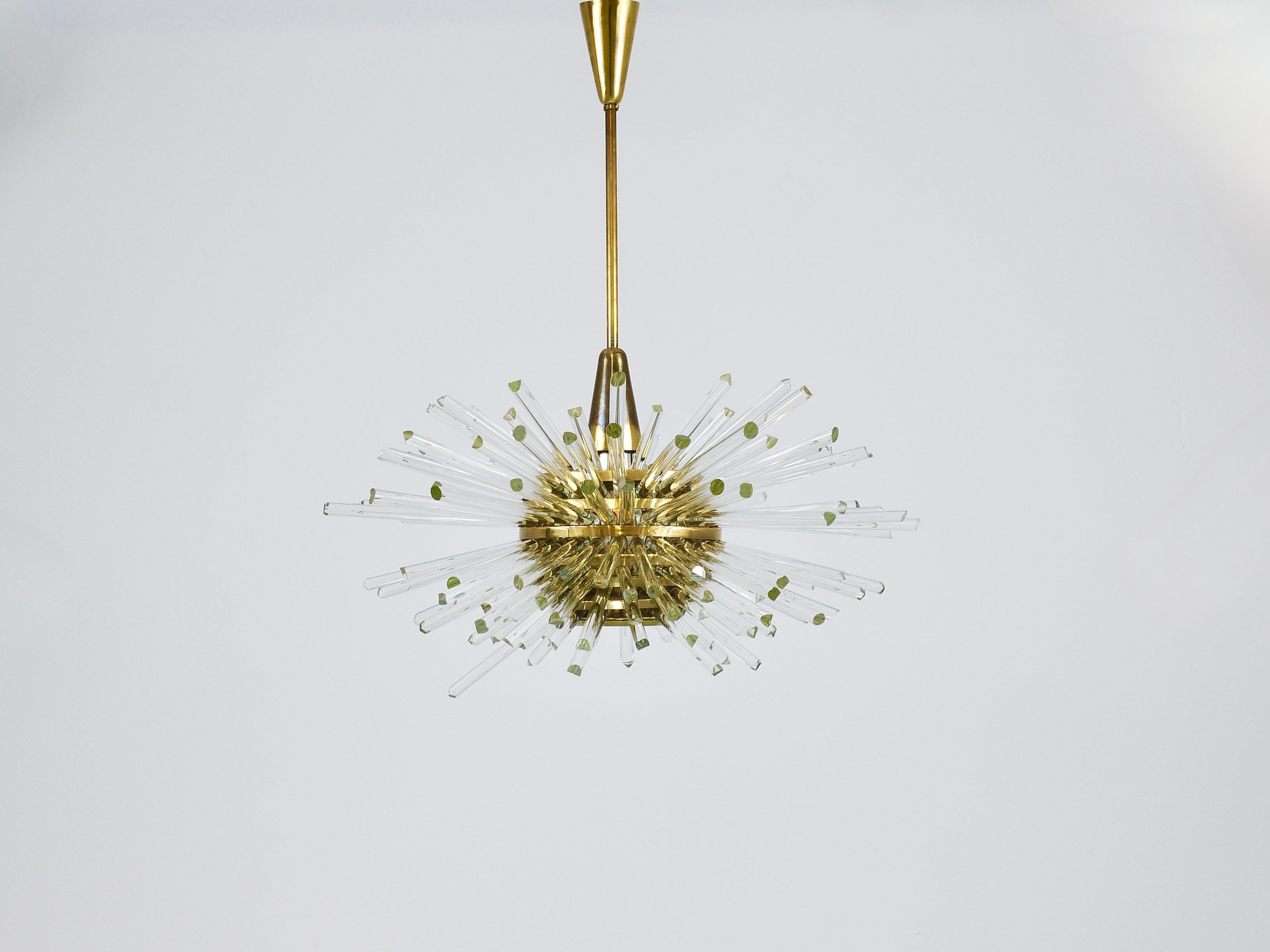 Lampadario Bakalowits Miracle Sputnik in ottone con bacchette di cristallo, anni '60 in vendita 6