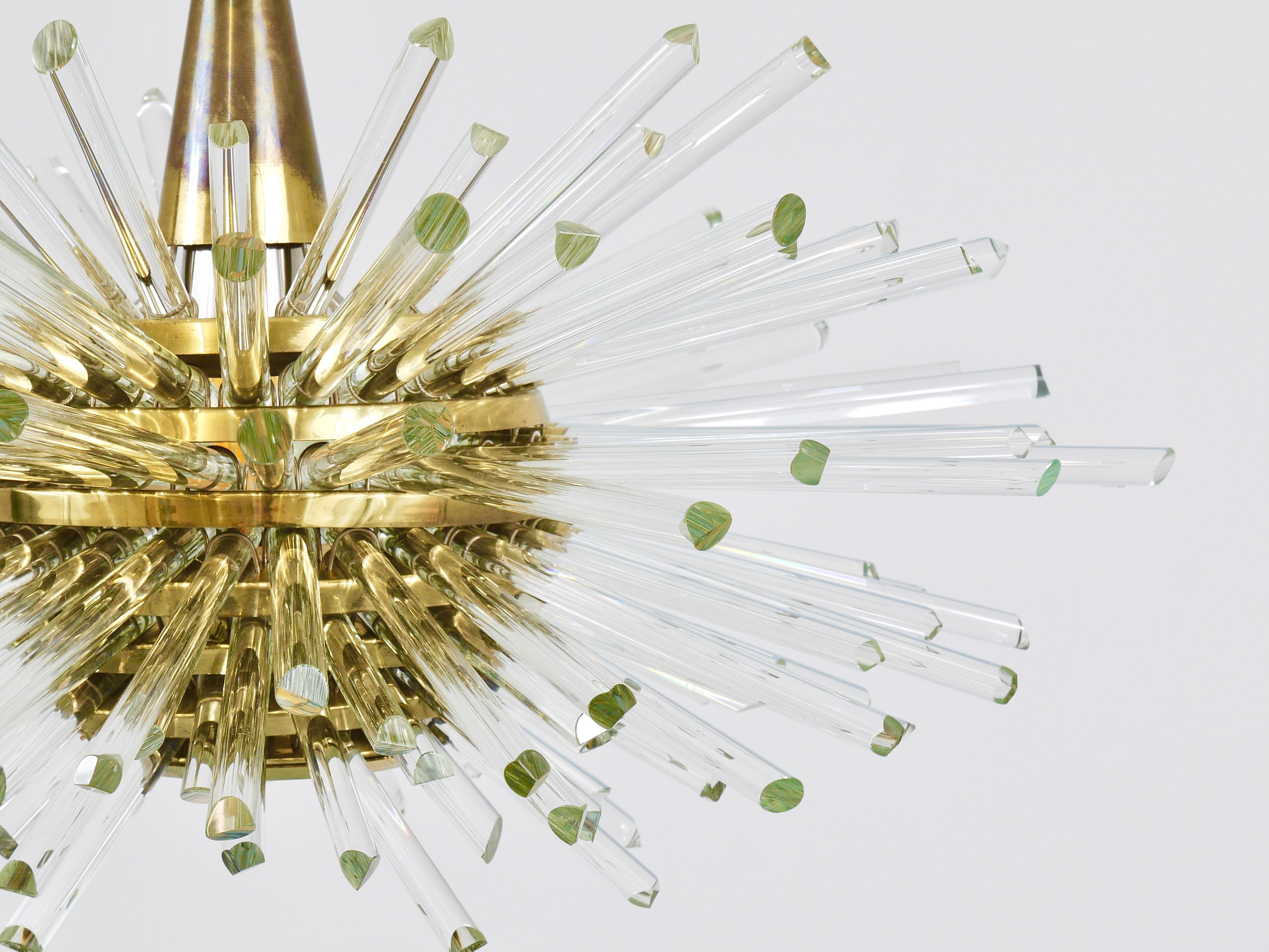 Lampadario Bakalowits Miracle Sputnik in ottone con bacchette di cristallo, anni '60 In condizioni buone in vendita a Vienna, AT