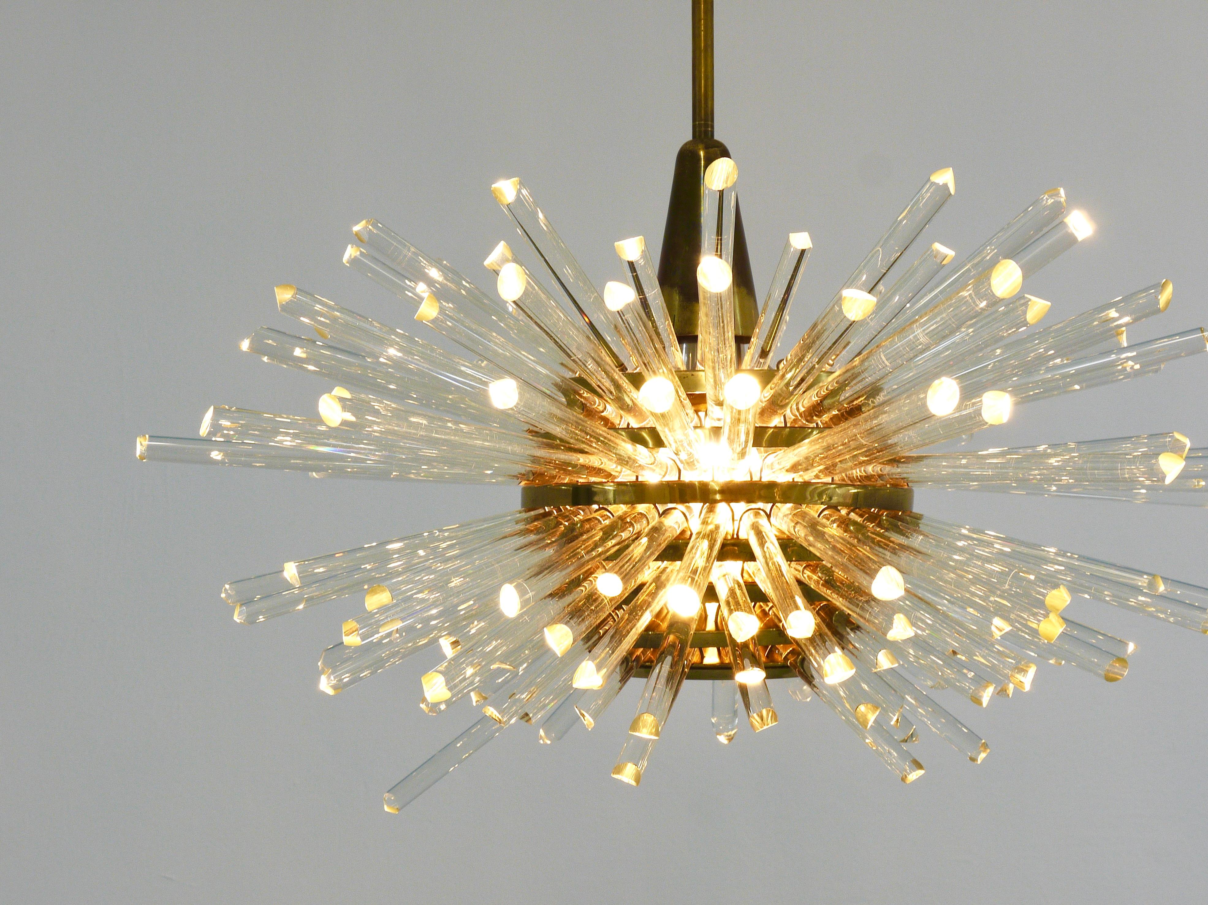 XX secolo Lampadario Bakalowits Miracle Sputnik in ottone con bacchette di cristallo, anni '60 in vendita