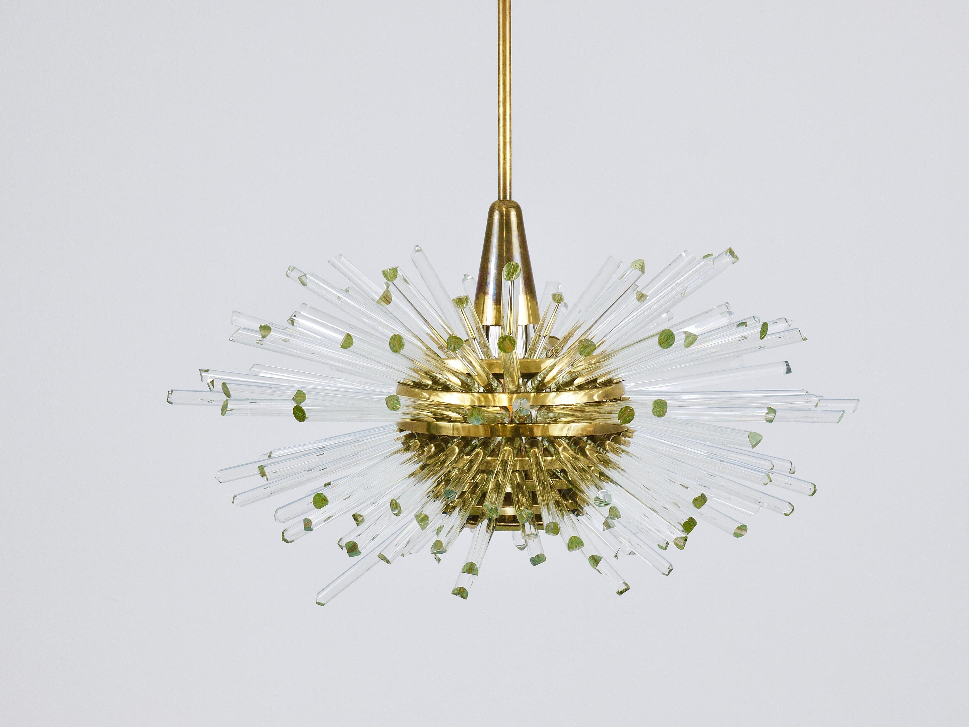 Ottone Lampadario Bakalowits Miracle Sputnik in ottone con bacchette di cristallo, anni '60 in vendita