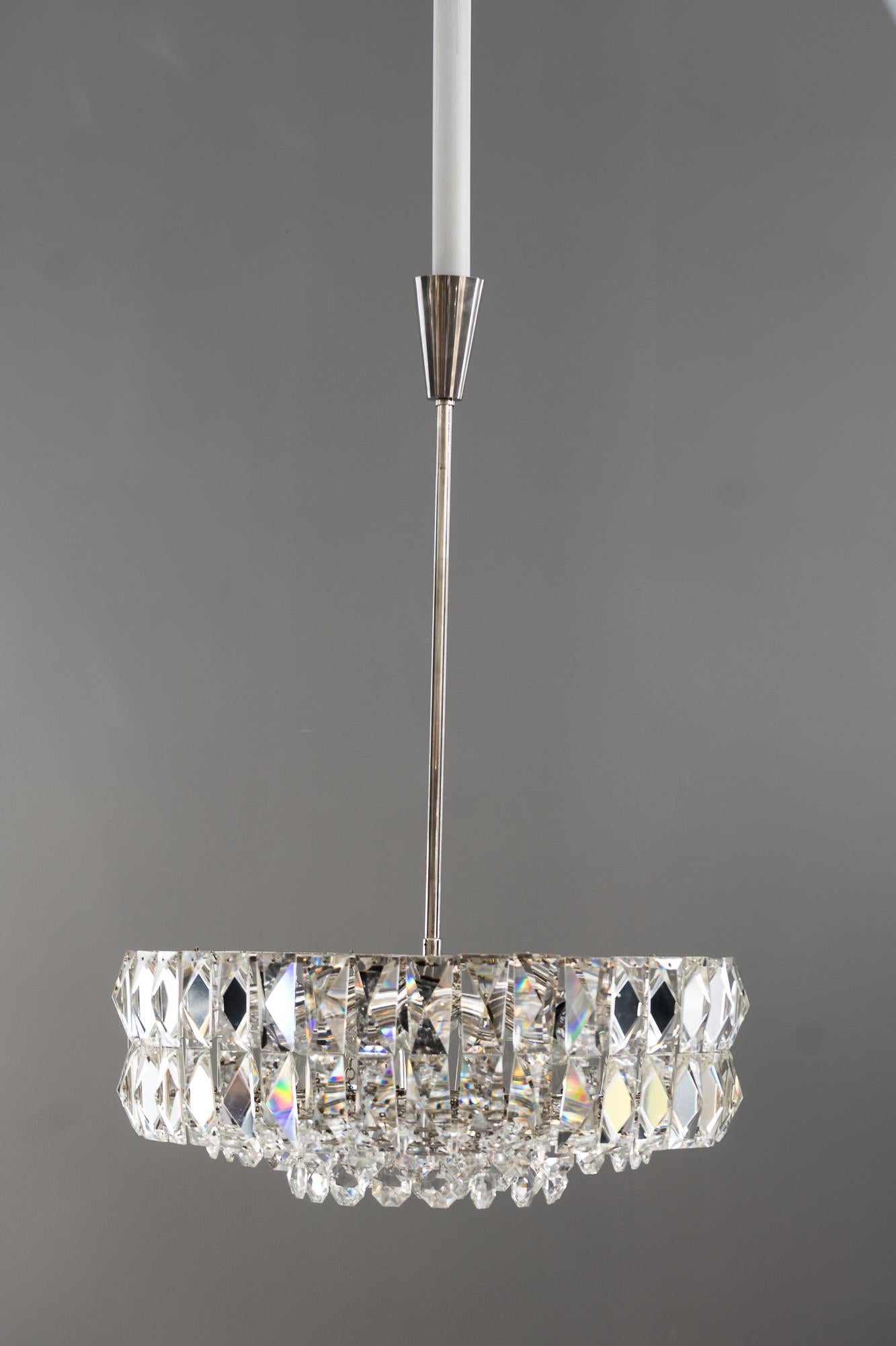 Mid-Century moderno Lampadario di cristallo in nichel Bakalowits, anni '50 circa in vendita