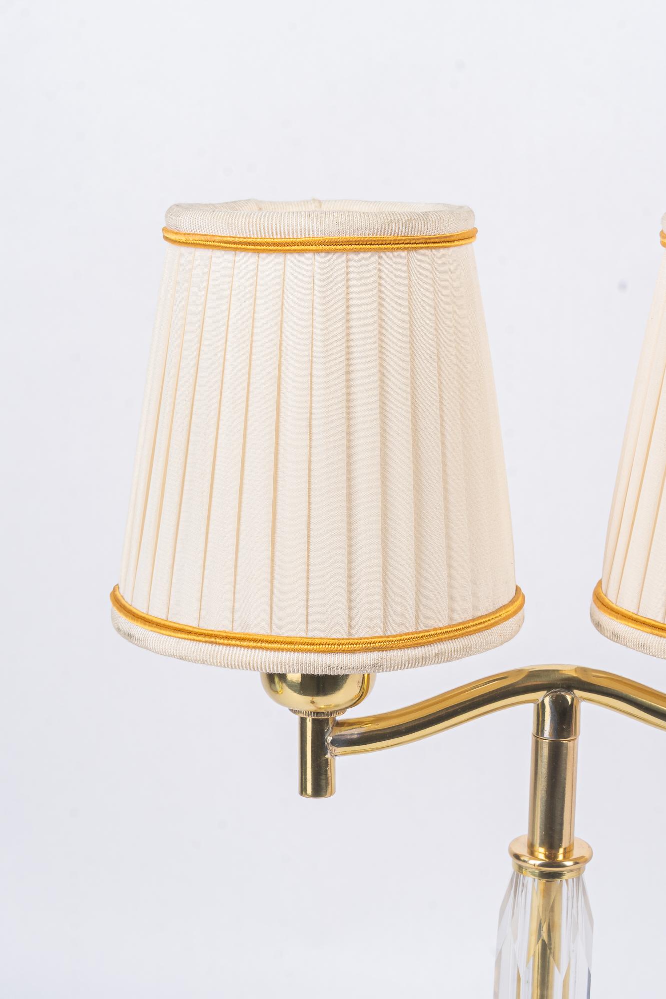 Lámpara de sobremesa Bakalowits con cristal tallado y pantallas originales viena hacia los años 50 Austríaco en venta