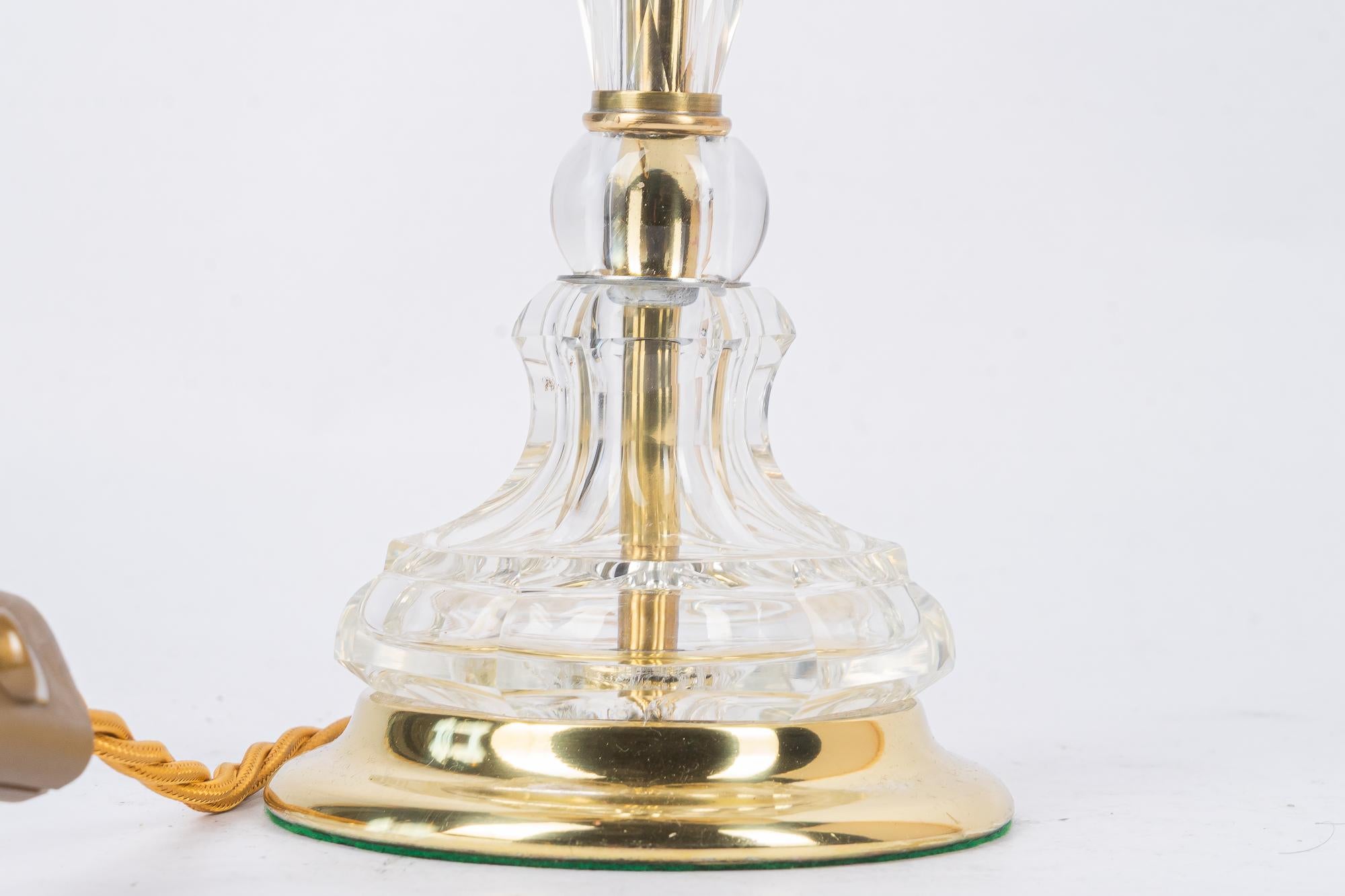 Lámpara de sobremesa Bakalowits con cristal tallado y pantallas originales viena hacia los años 50 mediados del siglo XX en venta