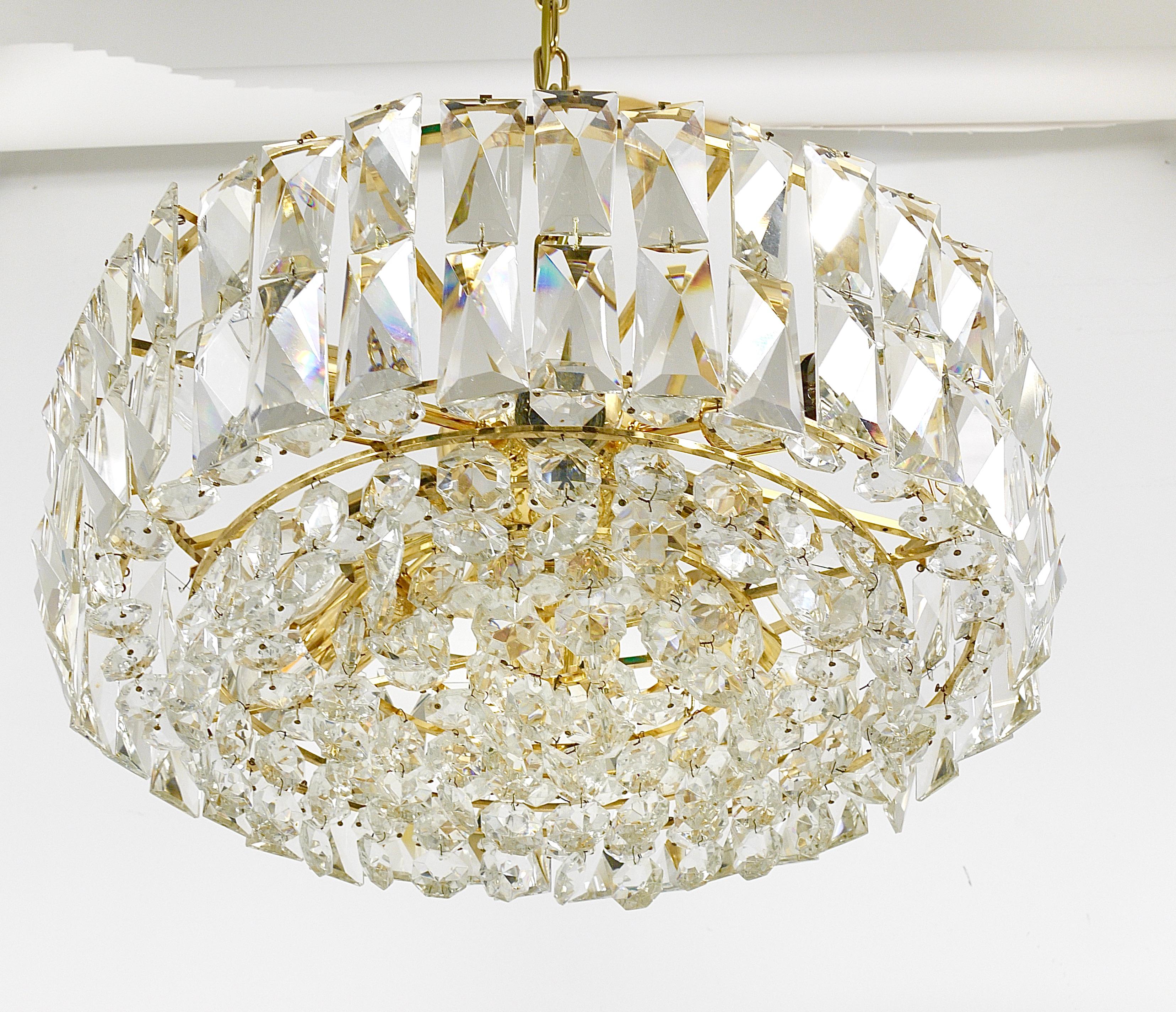 Bakalowits Vienna Large Gilt Brass & Crystal Glass Chandelier, Austria, 1970s For Sale 5