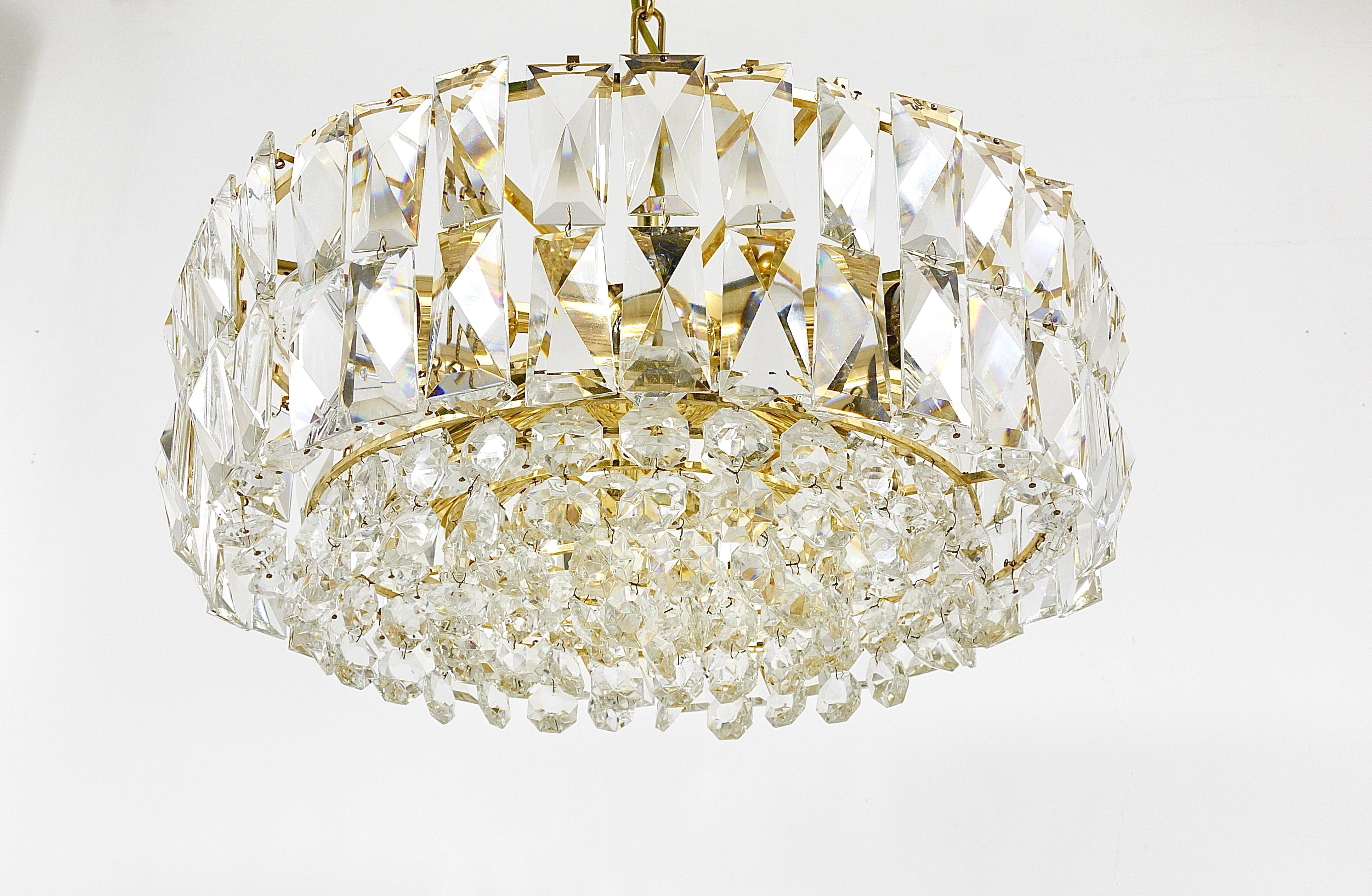 Bakalowits Vienna Large Gilt Brass & Crystal Glass Chandelier, Austria, 1970s For Sale 7