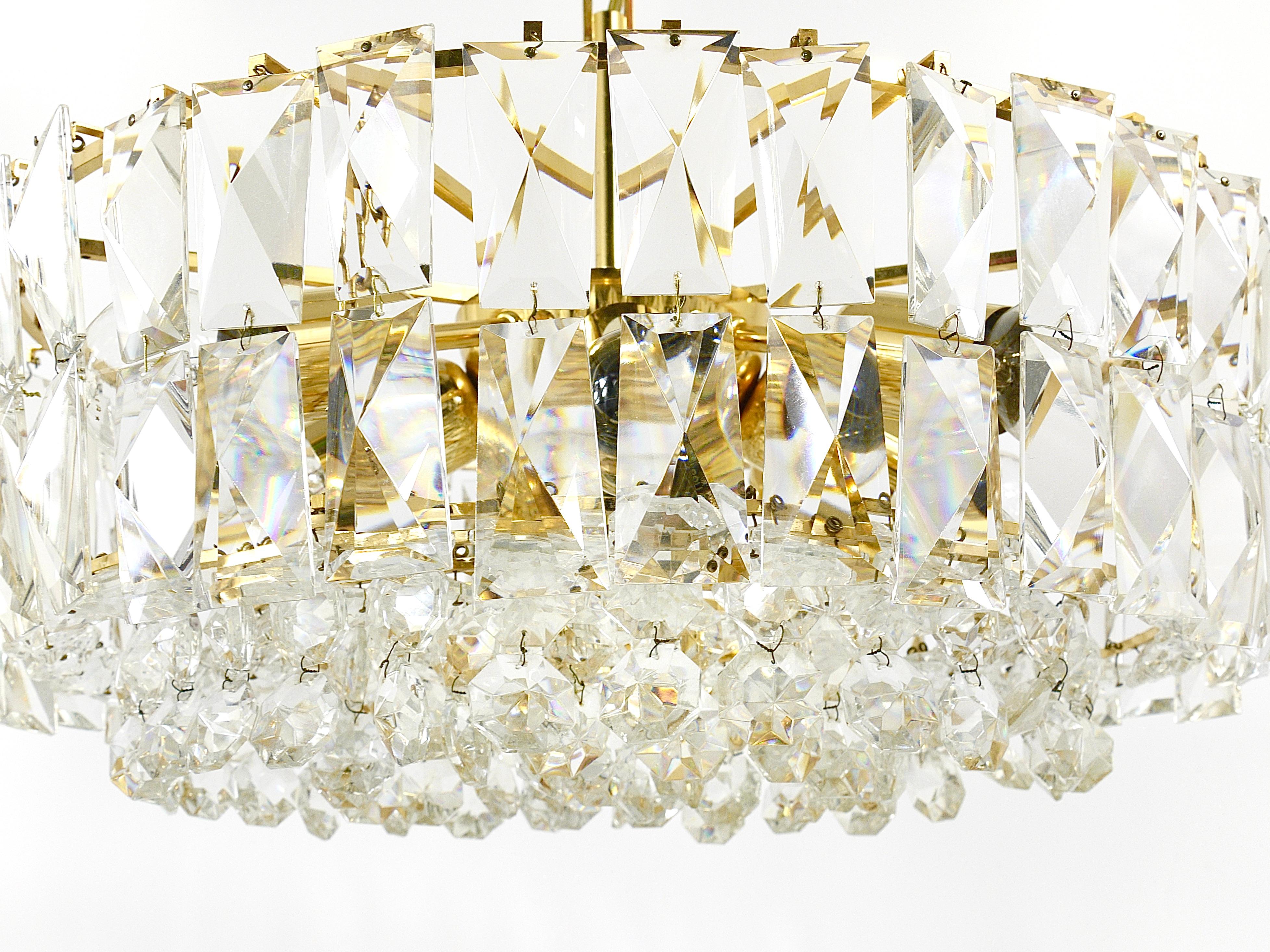 Bakalowits Vienna Large Gilt Brass & Crystal Glass Chandelier, Austria, 1970s For Sale 8