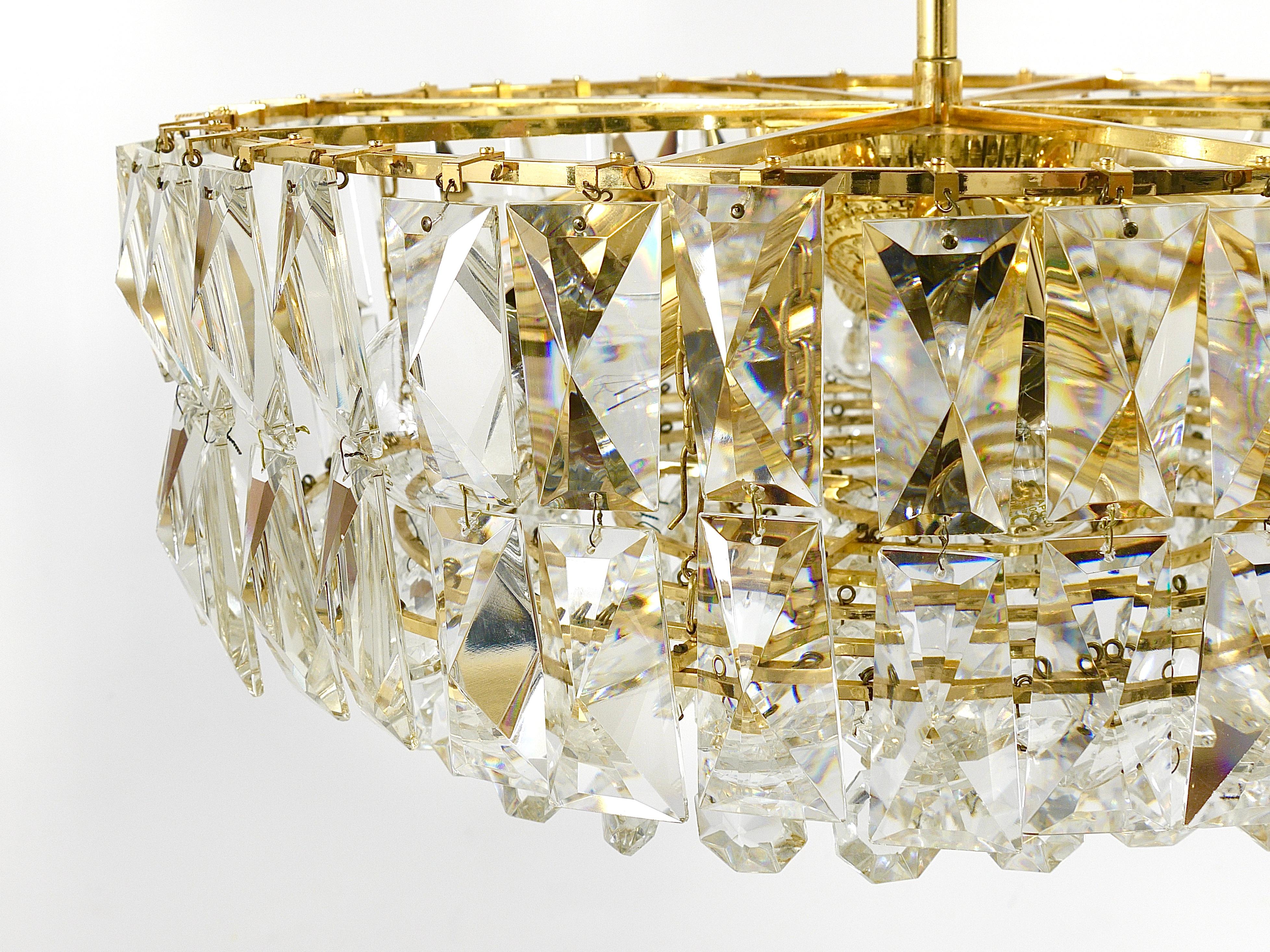 Bakalowits Vienna Large Gilt Brass & Crystal Glass Chandelier, Austria, 1970s For Sale 10