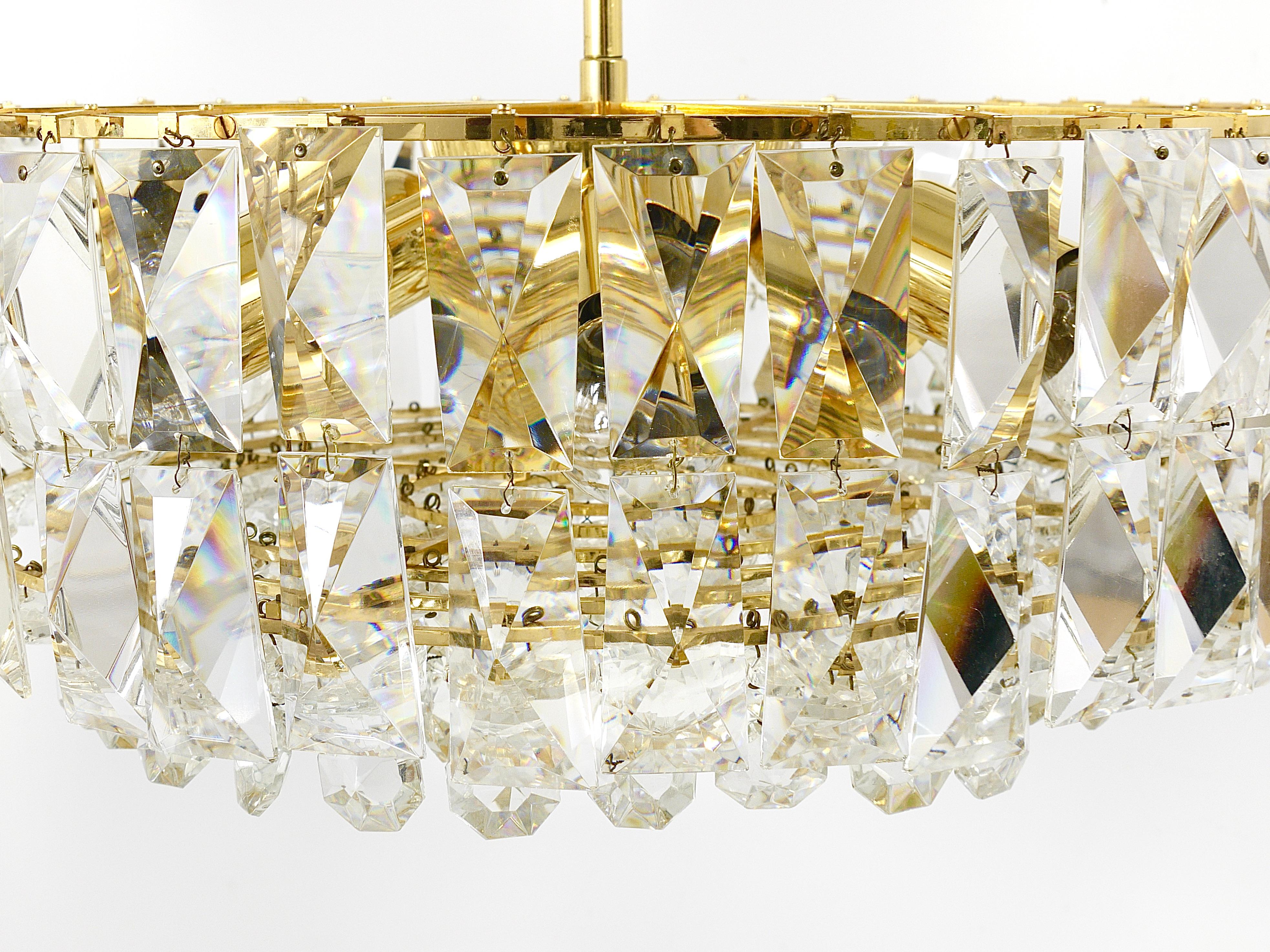 Bakalowits Vienna Large Gilt Brass & Crystal Glass Chandelier, Austria, 1970s For Sale 11