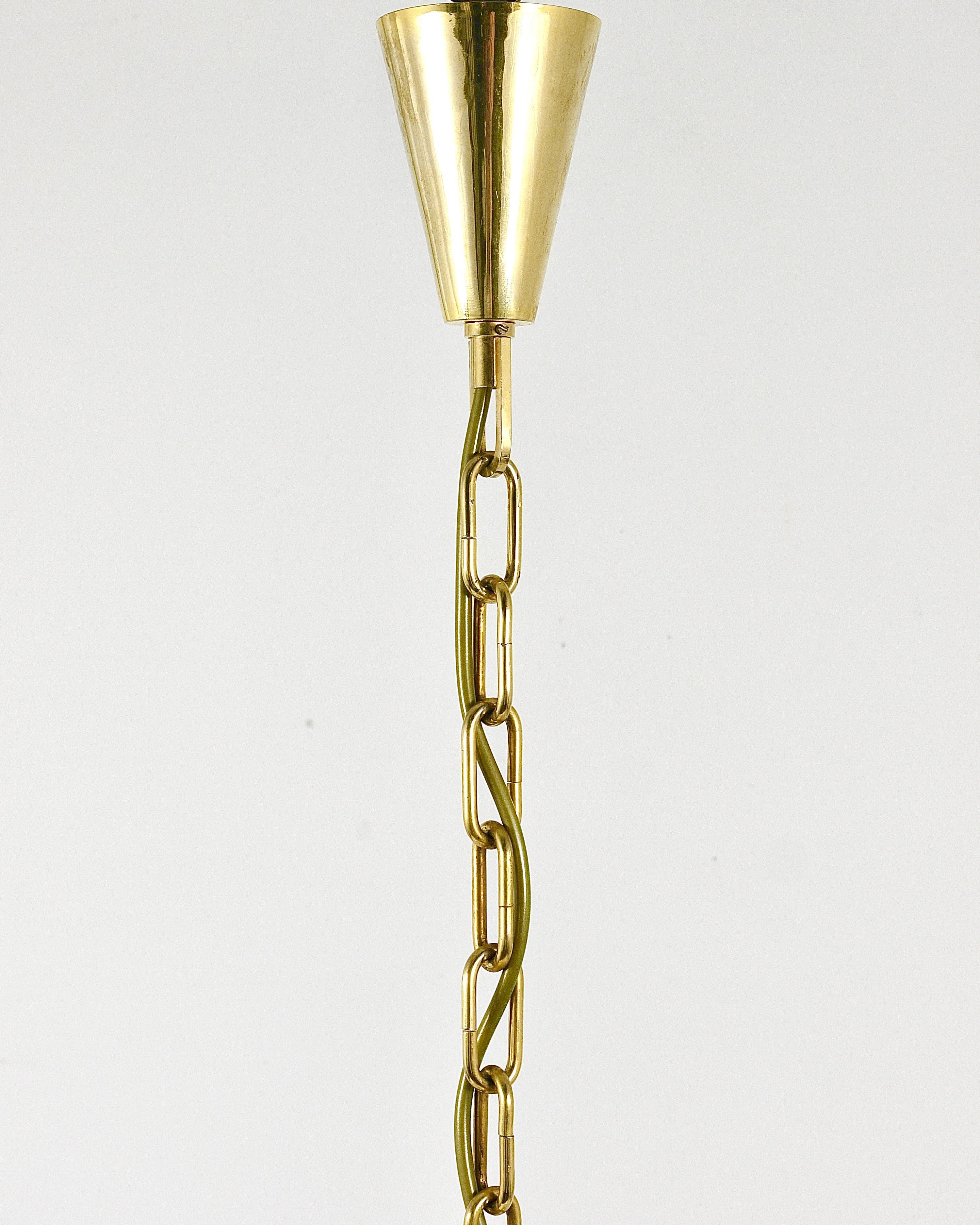 Bakalowits Vienna Large Gilt Brass & Crystal Glass Chandelier, Austria, 1970s For Sale 12