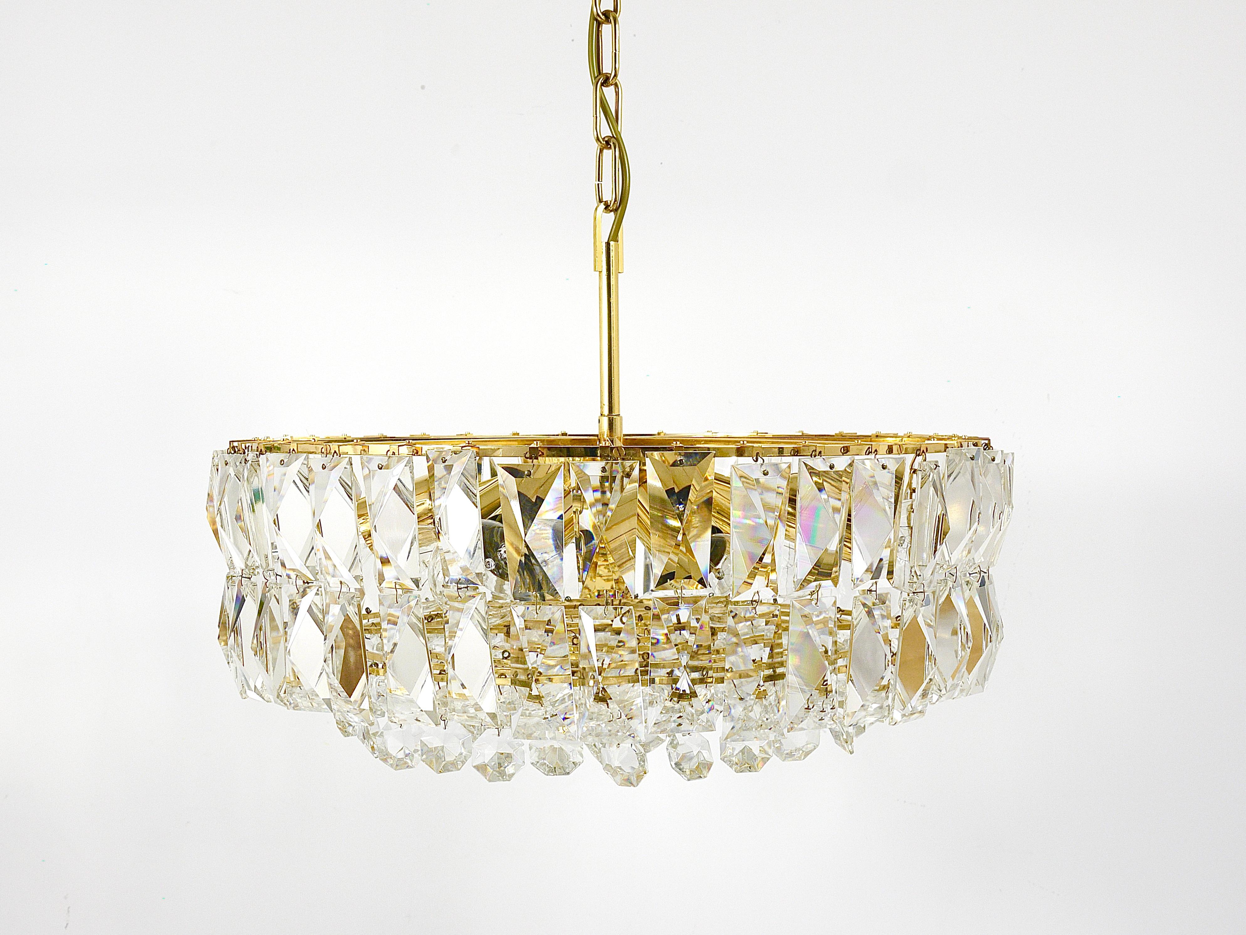 Faceted Bakalowits Vienna Large Gilt Brass & Crystal Glass Chandelier, Austria, 1970s For Sale