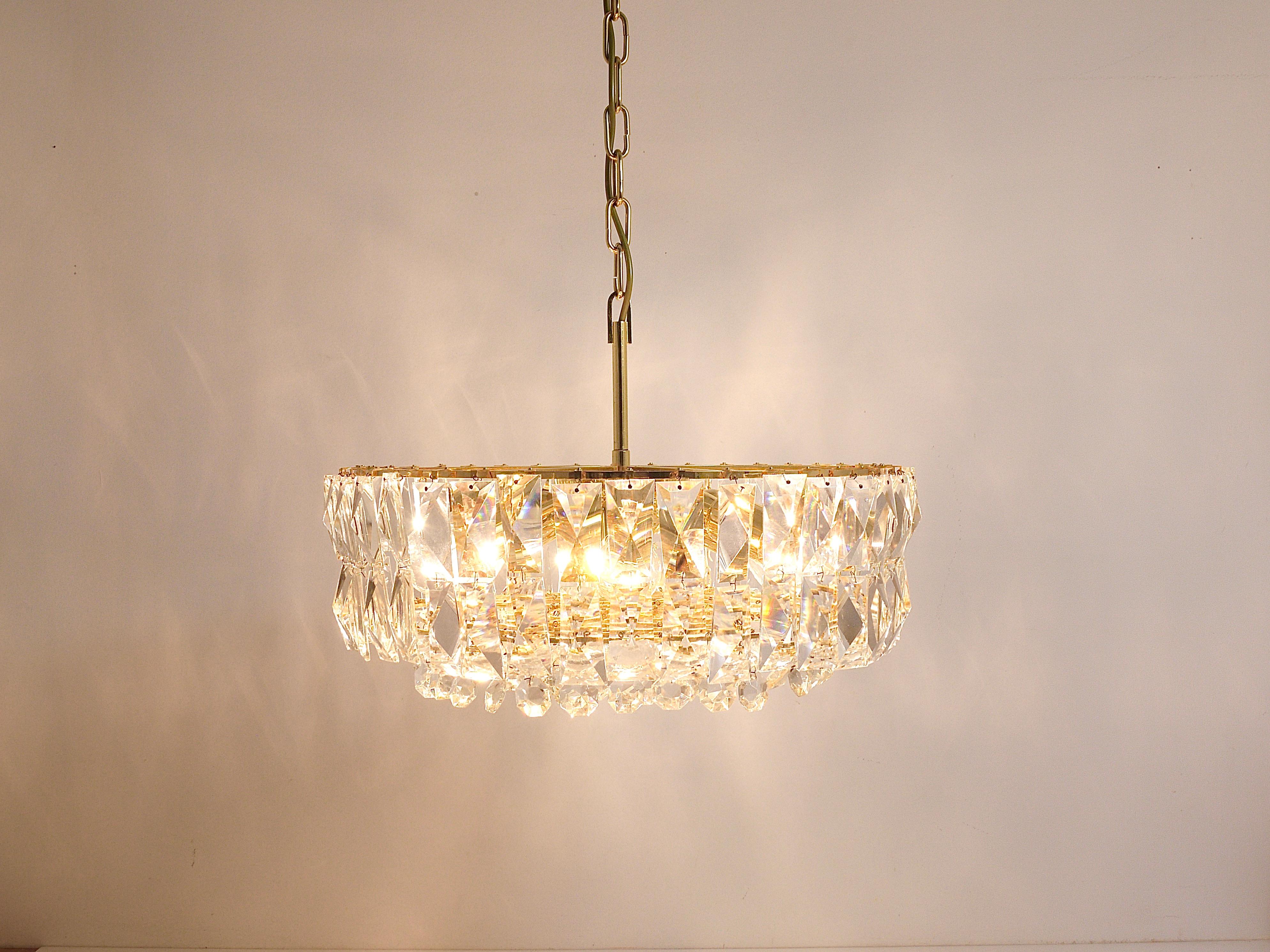 Bakalowits Vienna Large Gilt Brass & Crystal Glass Chandelier, Austria, 1970s For Sale 2