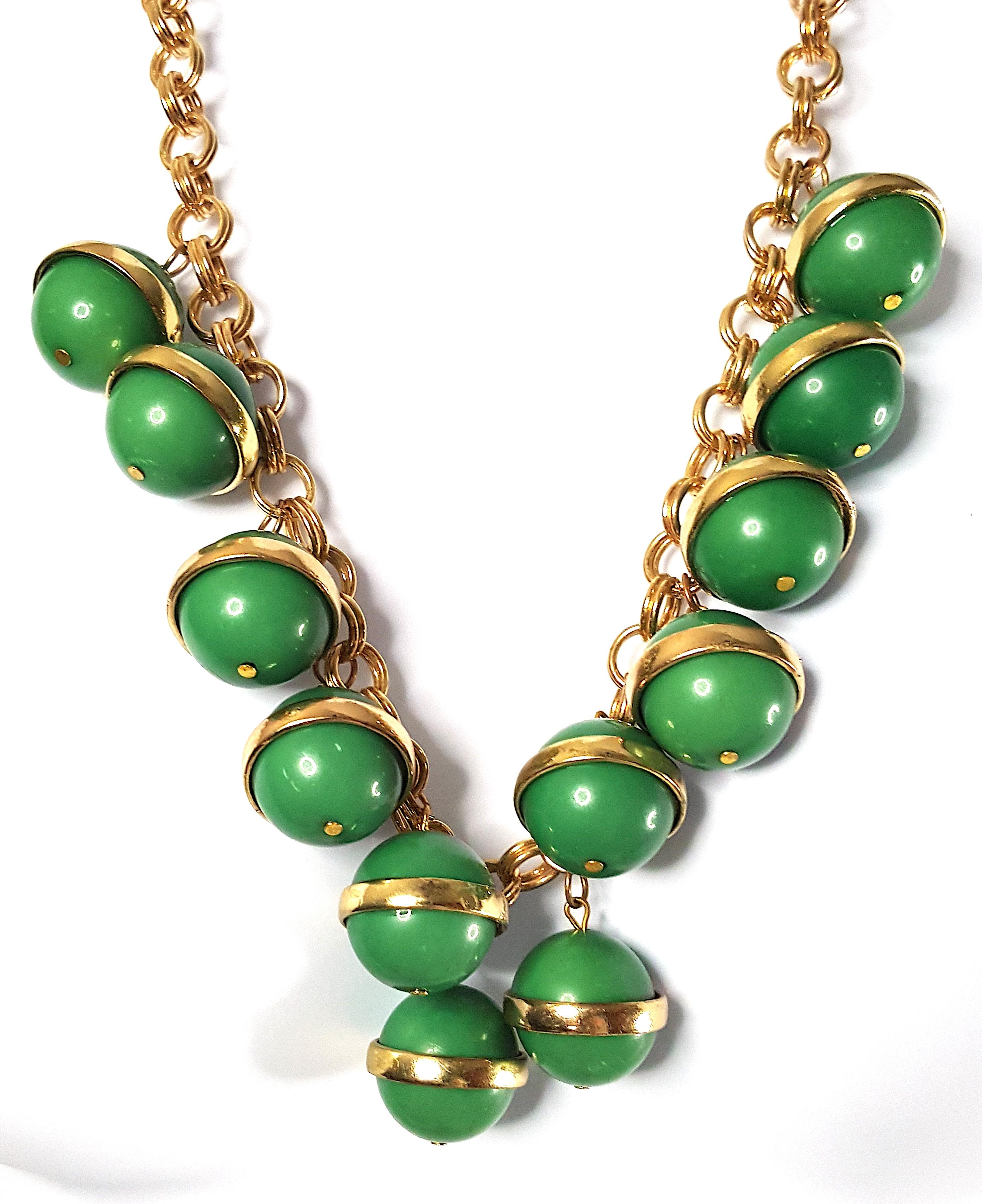 Bakelite 1930s German ArtDeco GoldRinged EmeraldBallPendants ChainLink Necklace For Sale 6