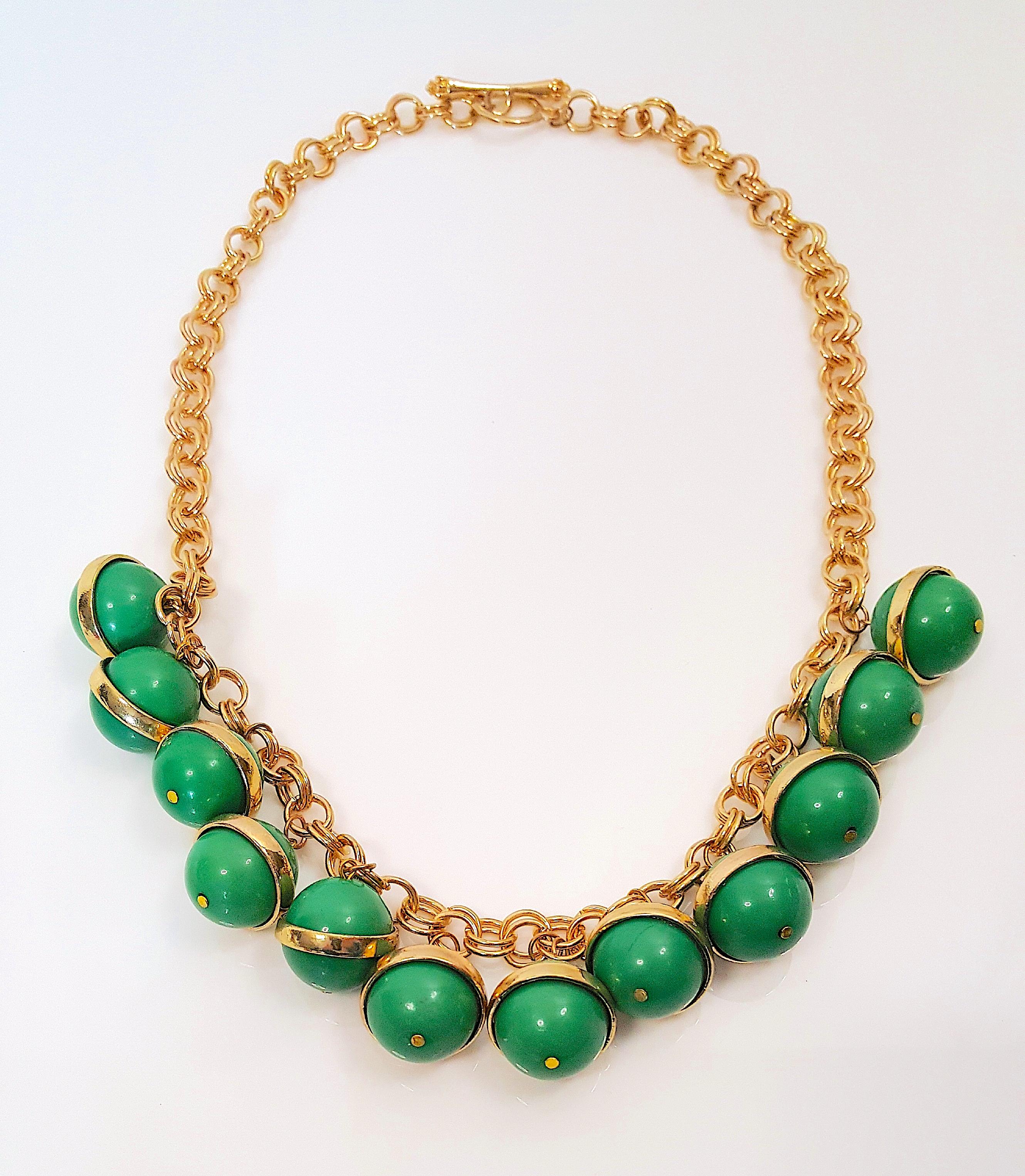 Bakelite 1930s German ArtDeco GoldRinged EmeraldBallPendants ChainLink Necklace For Sale 3