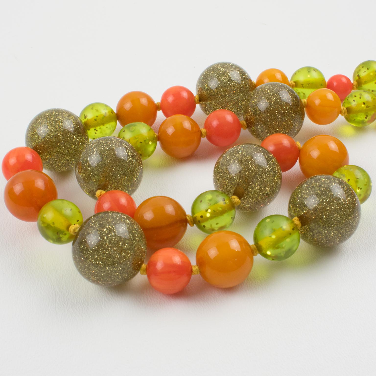 Bakelite and Lucite Extra-Long Necklace with Orange, Green and Glitter Beads For Sale 6