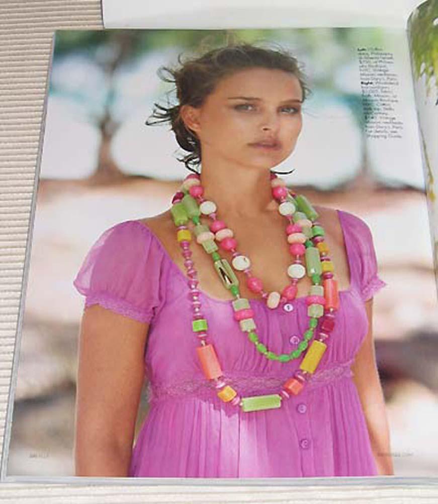 Bakelite and Lucite Extra-Long Necklace with Orange, Green and Glitter Beads For Sale 9