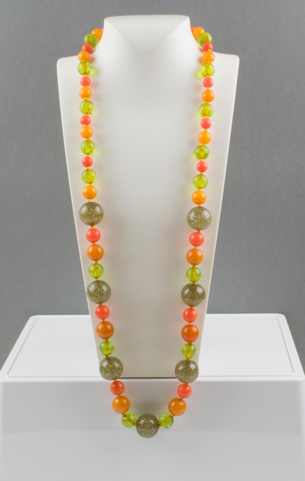 Bakelite and Lucite Extra-Long Necklace with Orange, Green and Glitter Beads For Sale 2