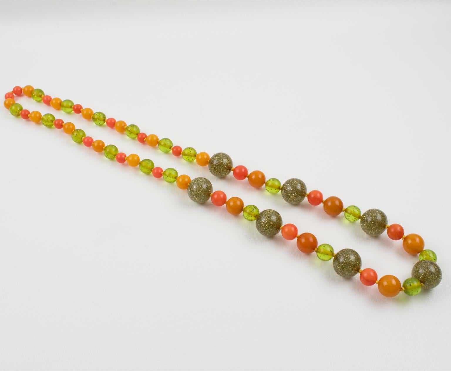 Bakelite and Lucite Extra-Long Necklace with Orange, Green and Glitter Beads For Sale 3