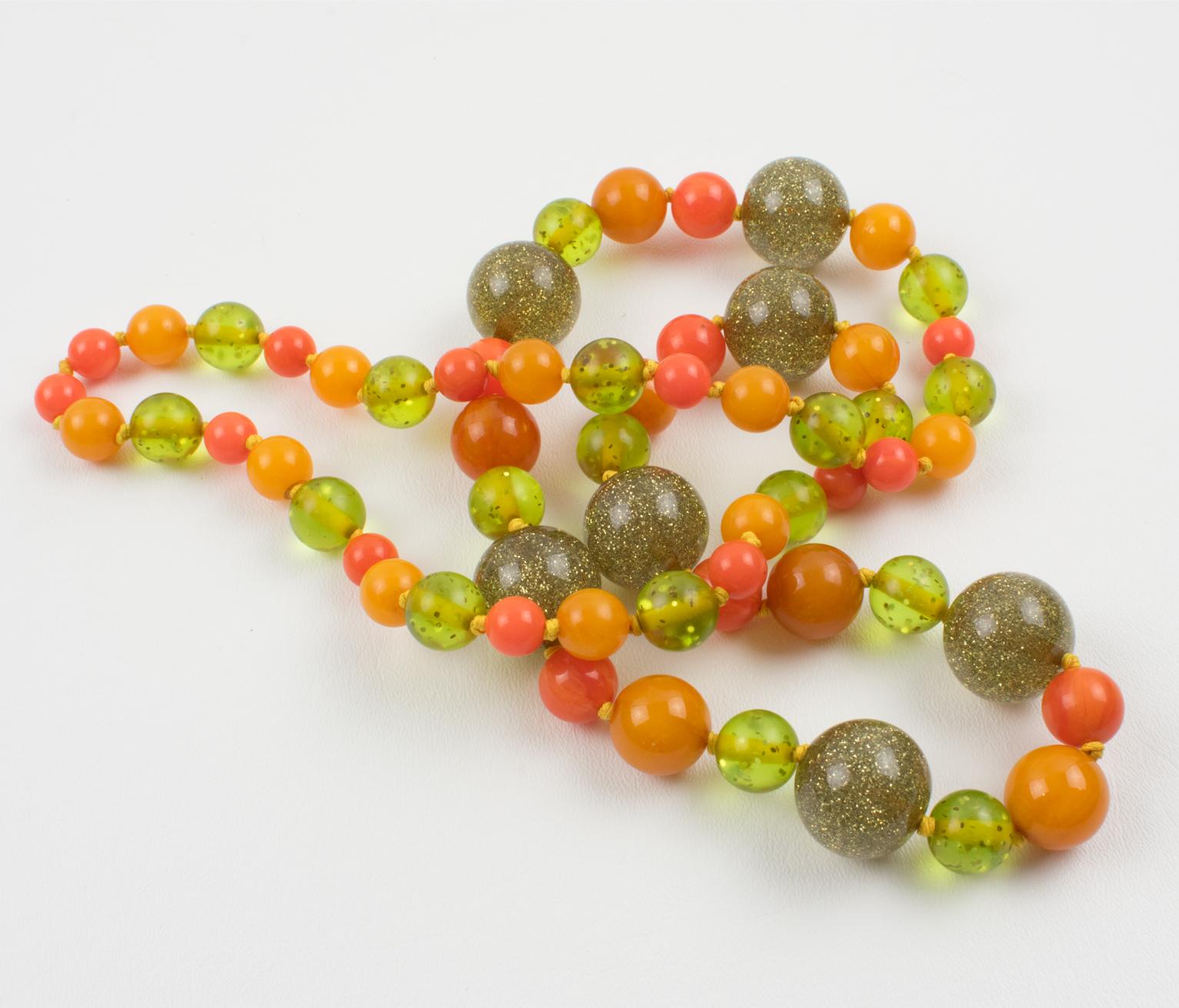 Bakelite and Lucite Extra-Long Necklace with Orange, Green and Glitter Beads For Sale 4