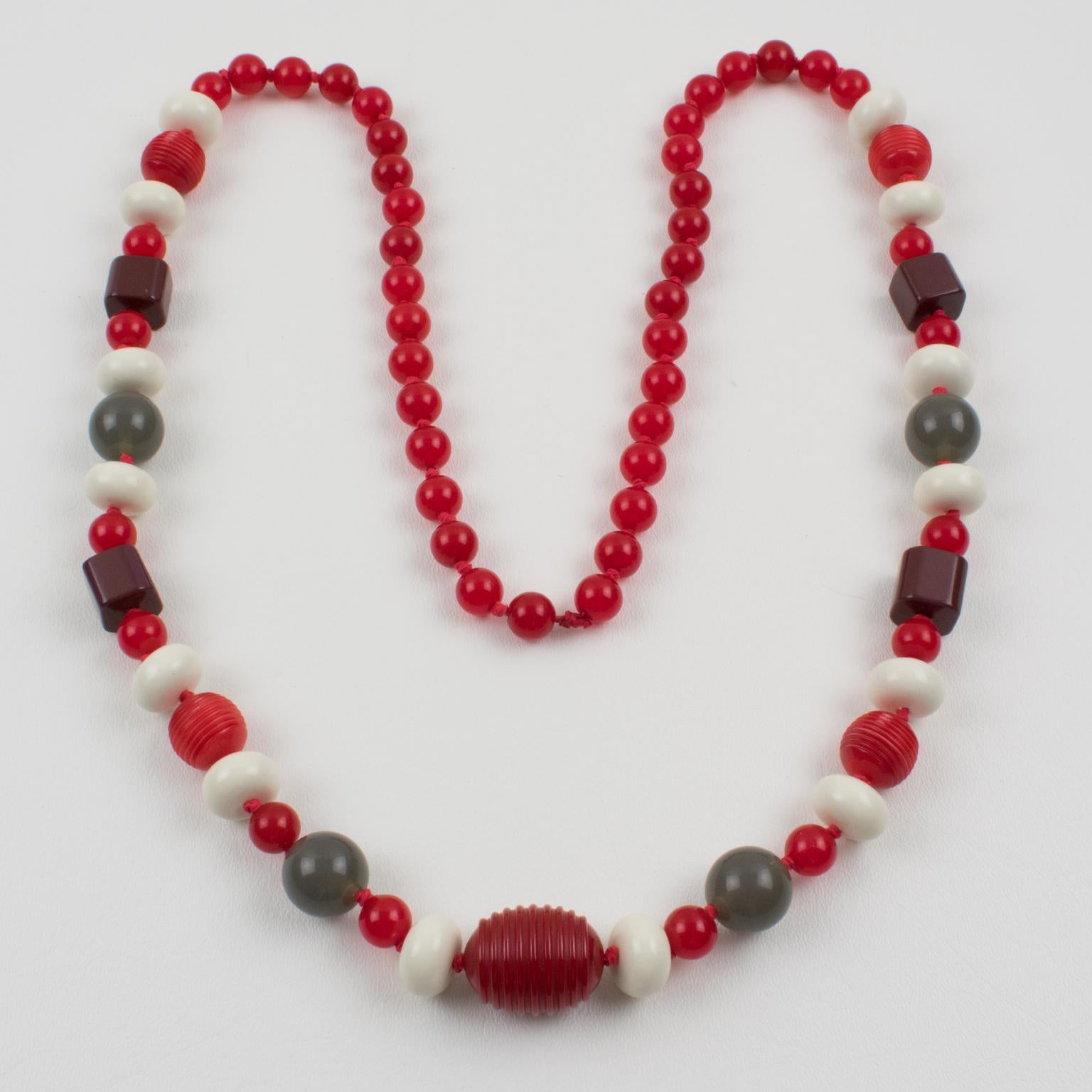 Bakelite and Lucite Long Necklace Gray, White, and Red Colors In Excellent Condition For Sale In Atlanta, GA