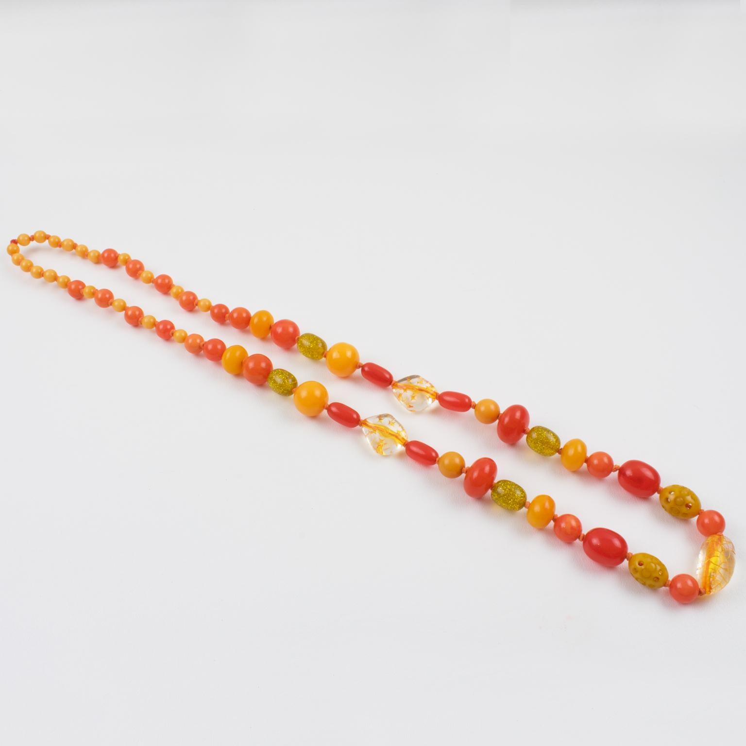 Sautoir en bakélite et lucite jaune soleil et orange Pour femmes en vente