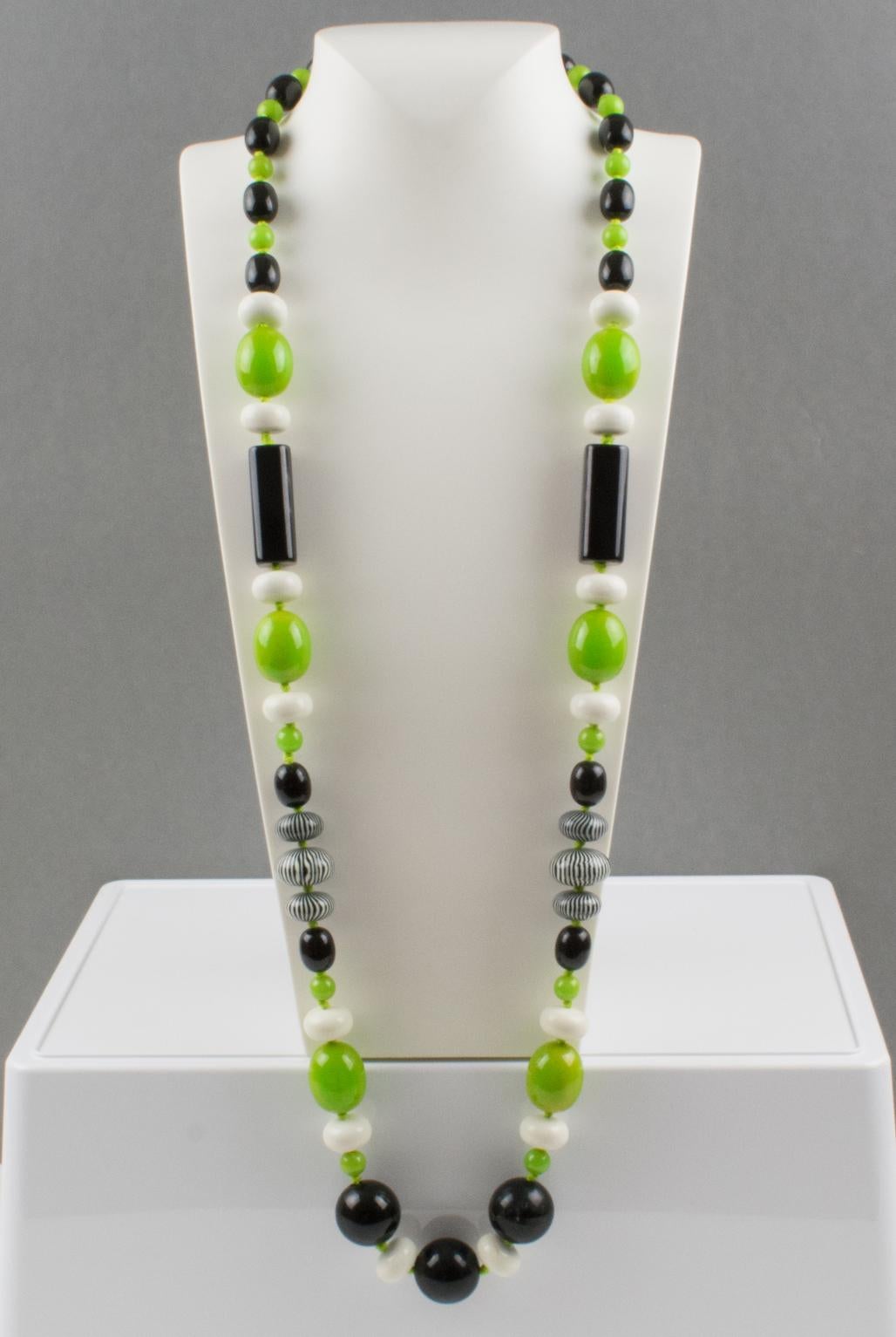 Bakelite and Lucite Necklace Extra Long Shape Black, White and Apple Green Beads In Excellent Condition In Atlanta, GA