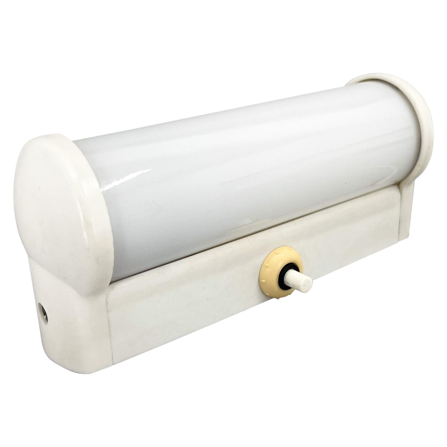 Lámpara de pared de baquelita y cristal de leche, Checoslovaquia, años 50